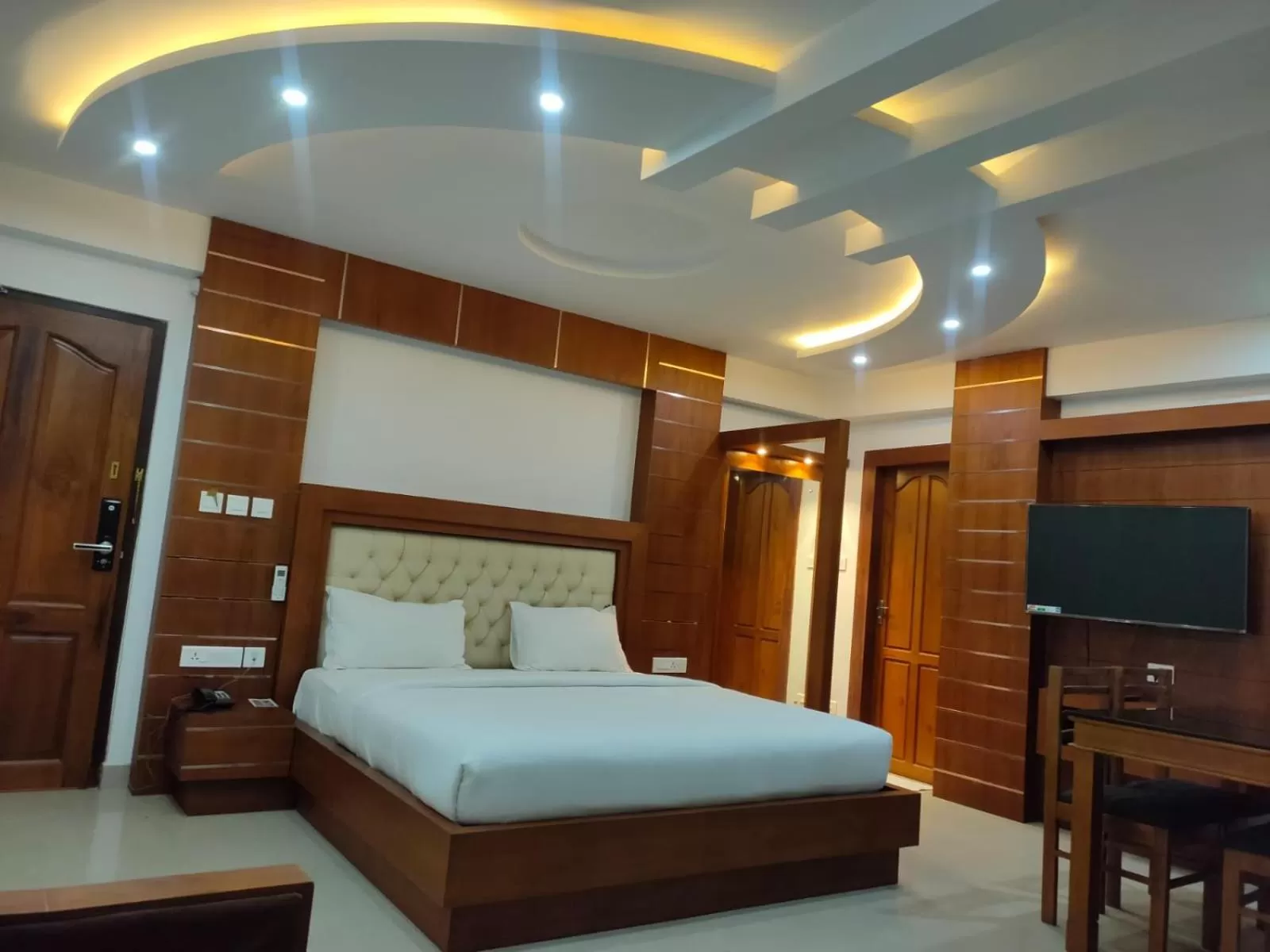 Photo of the whole room, Bed in AUHTEL Kannur