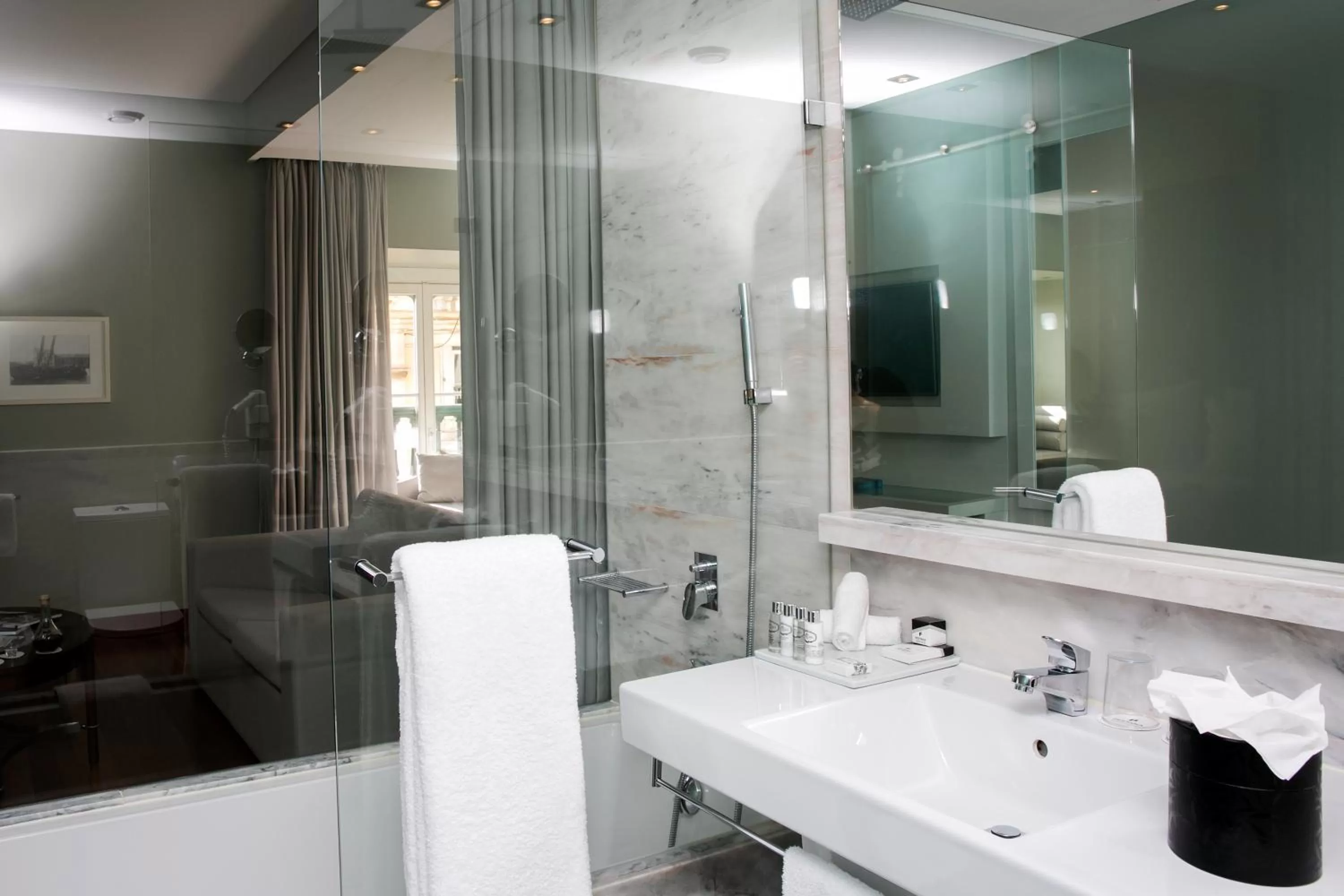Bathroom in Pousada de Lisboa - Small Luxury Hotels Of The World
