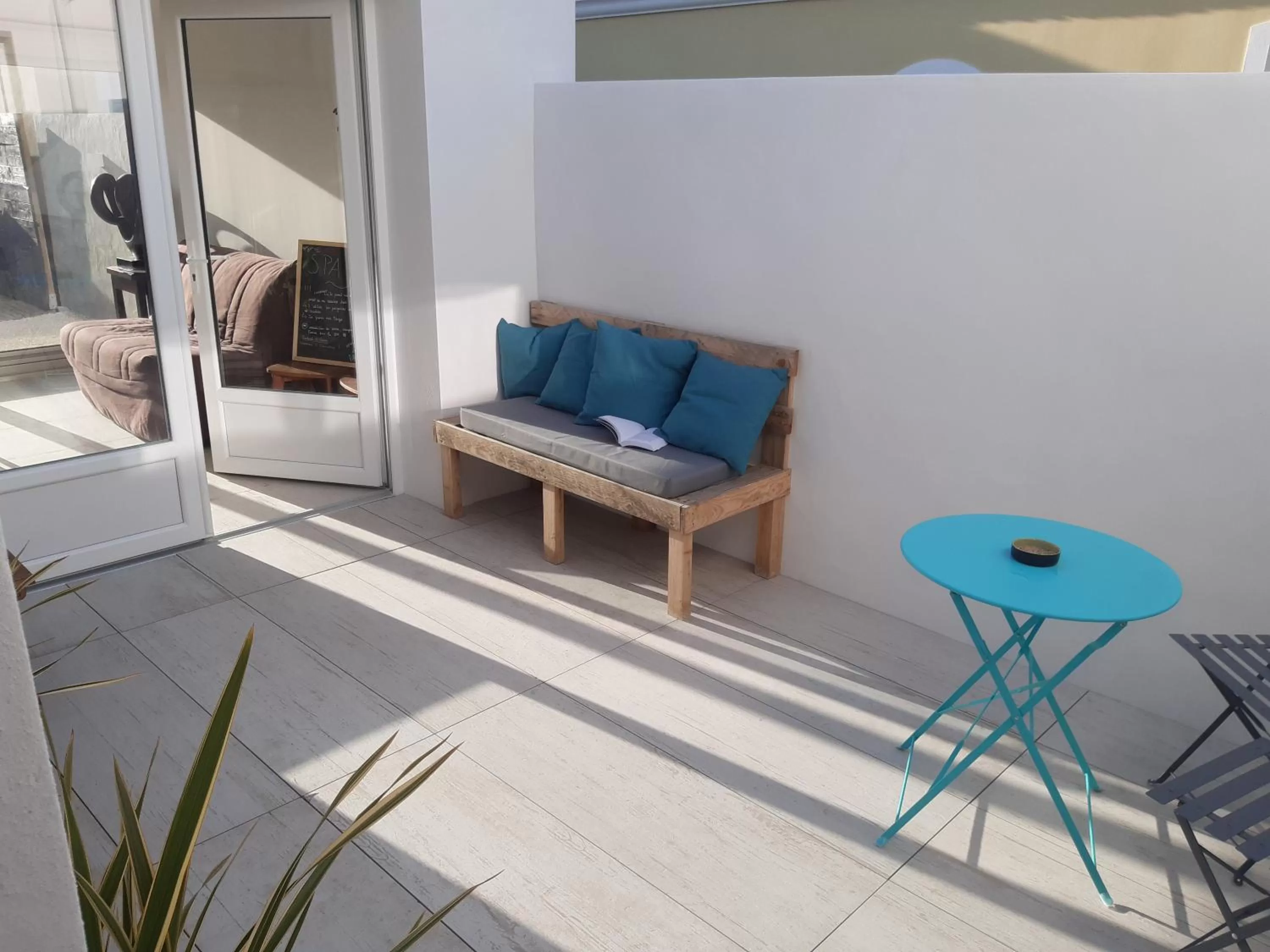 Patio, Seating Area in Cale 32 - Chambres d'hôtes