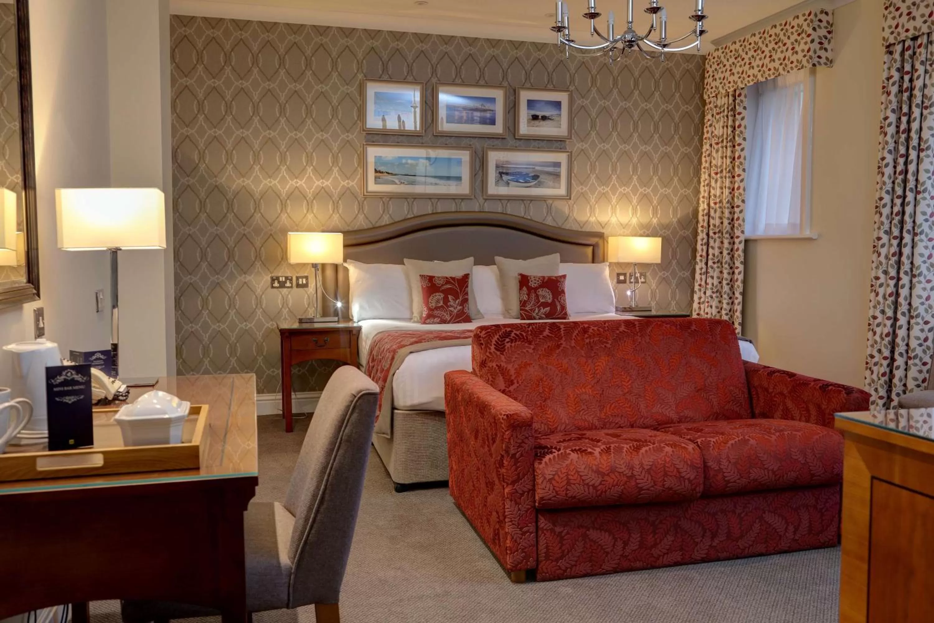 Bedroom, Bed in Norfolk Royale Hotel