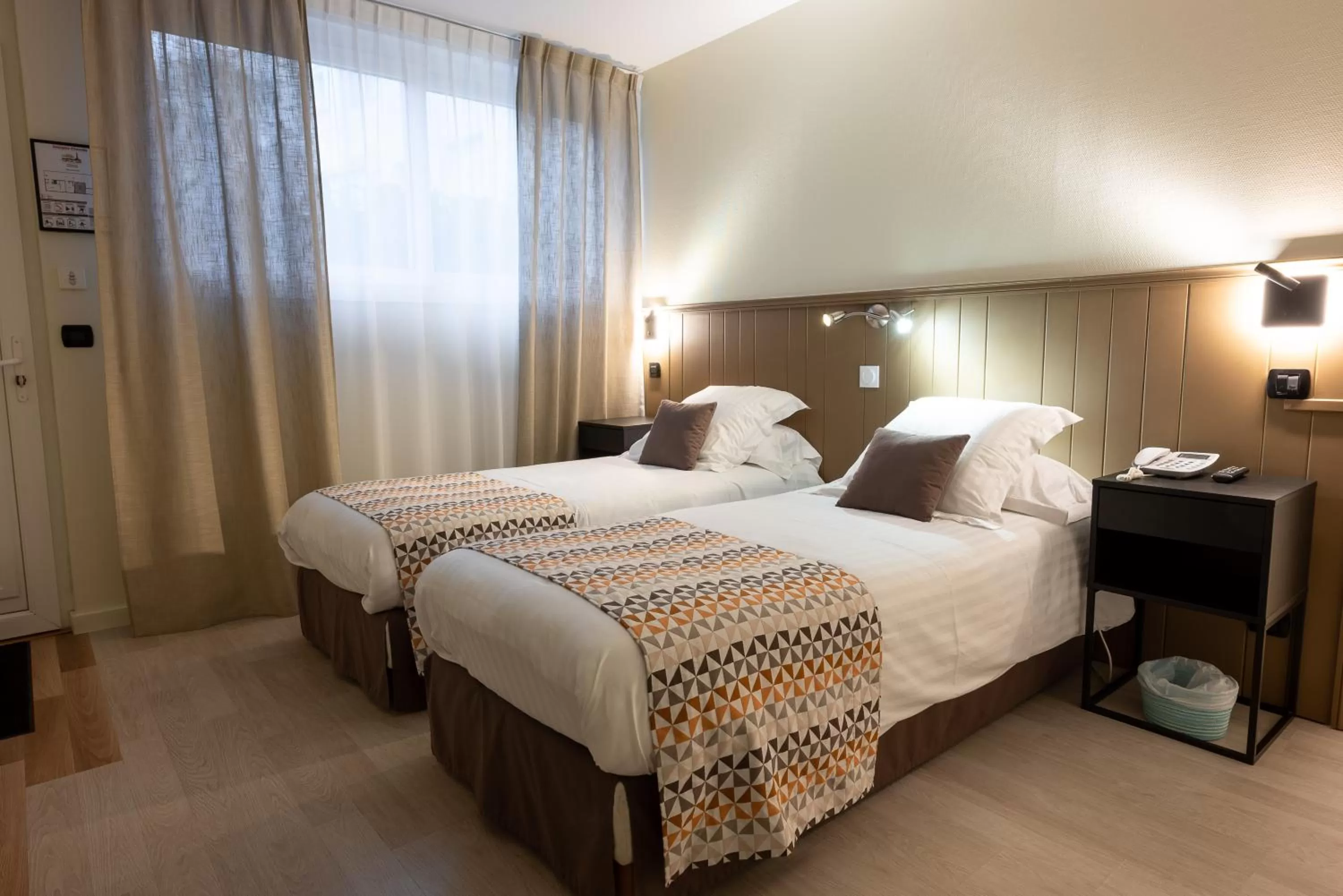 Bed in Logis Hôtel Rêve de Sable