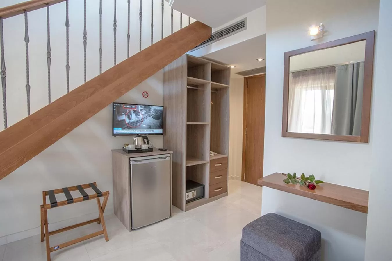 TV/Entertainment Center in Nafplia Terra