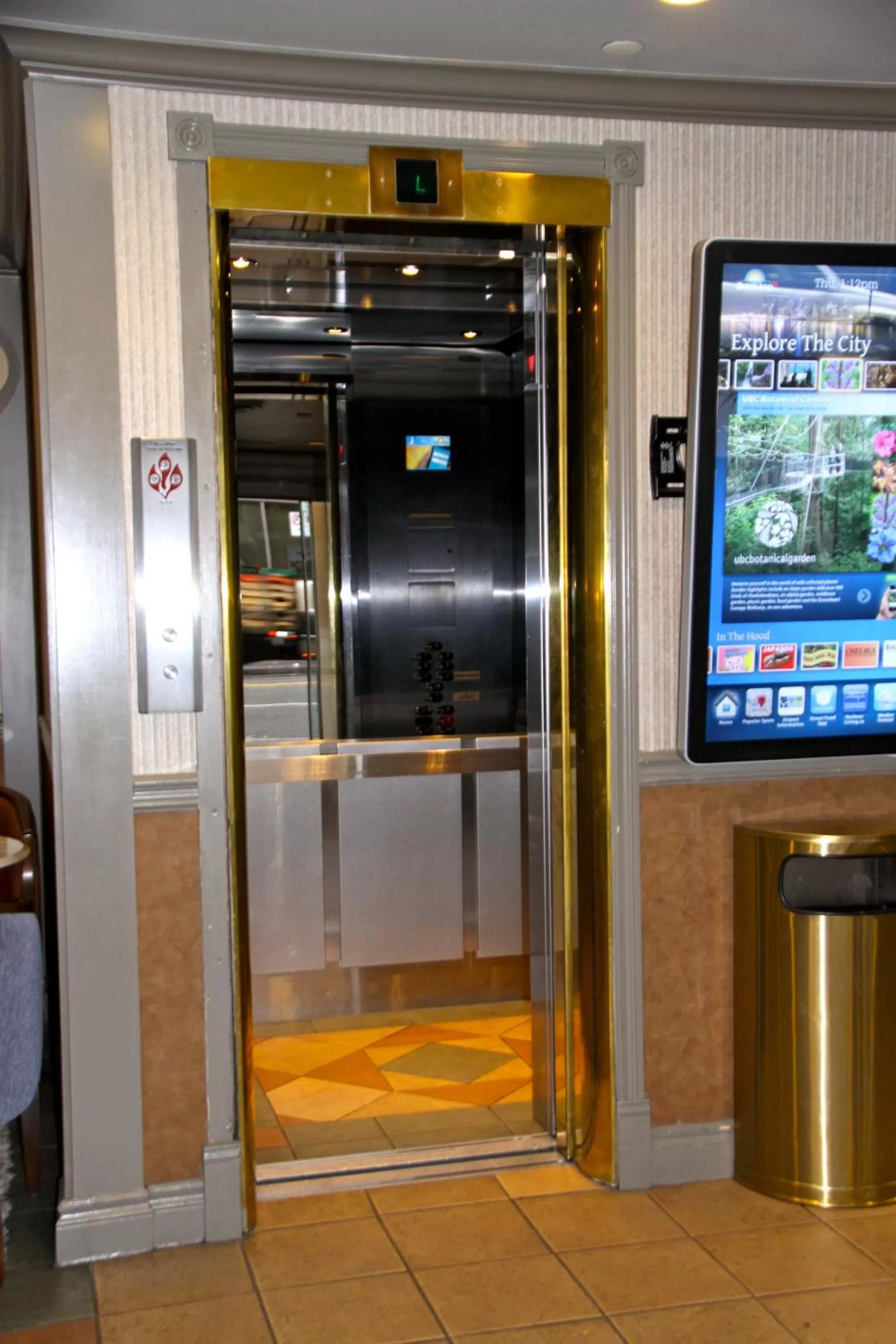 Lobby or reception in Days Inn by Wyndham Vancouver Downtown