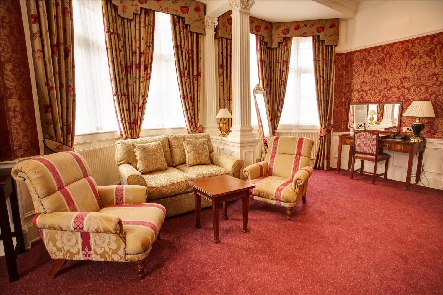 Seating area in Best Western PLUS Grim's Dyke Hotel