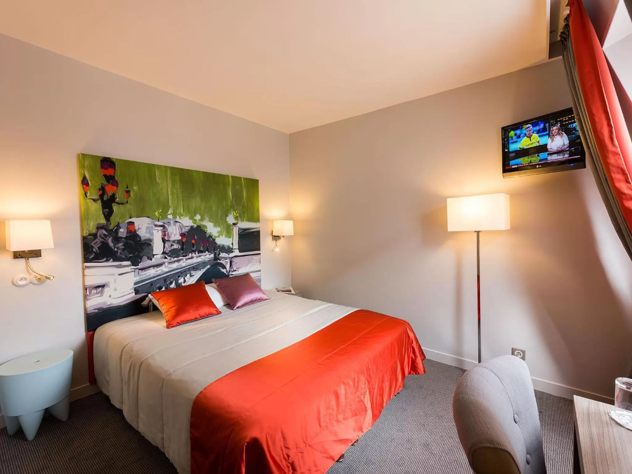 Photo of the whole room, Bed in Hôtel Harvey