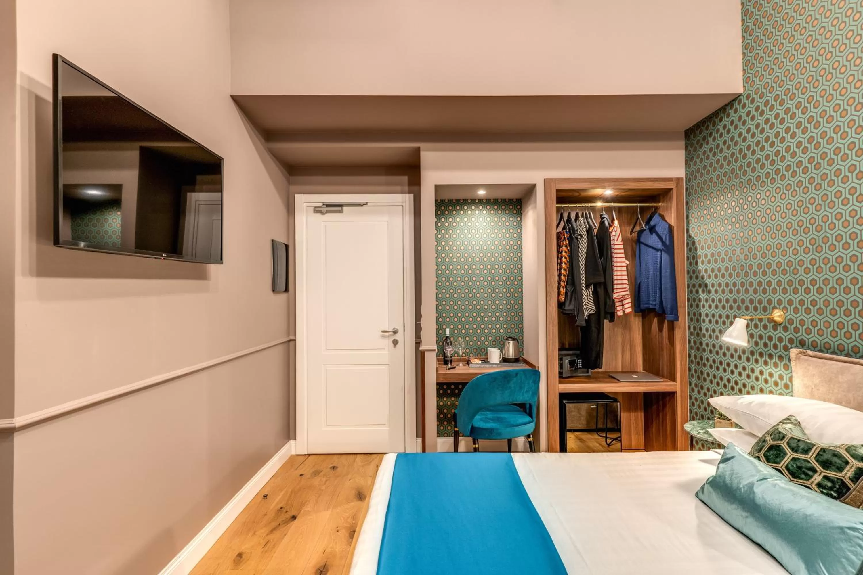 Bed in Tree Charme Parliament Boutique Hotel