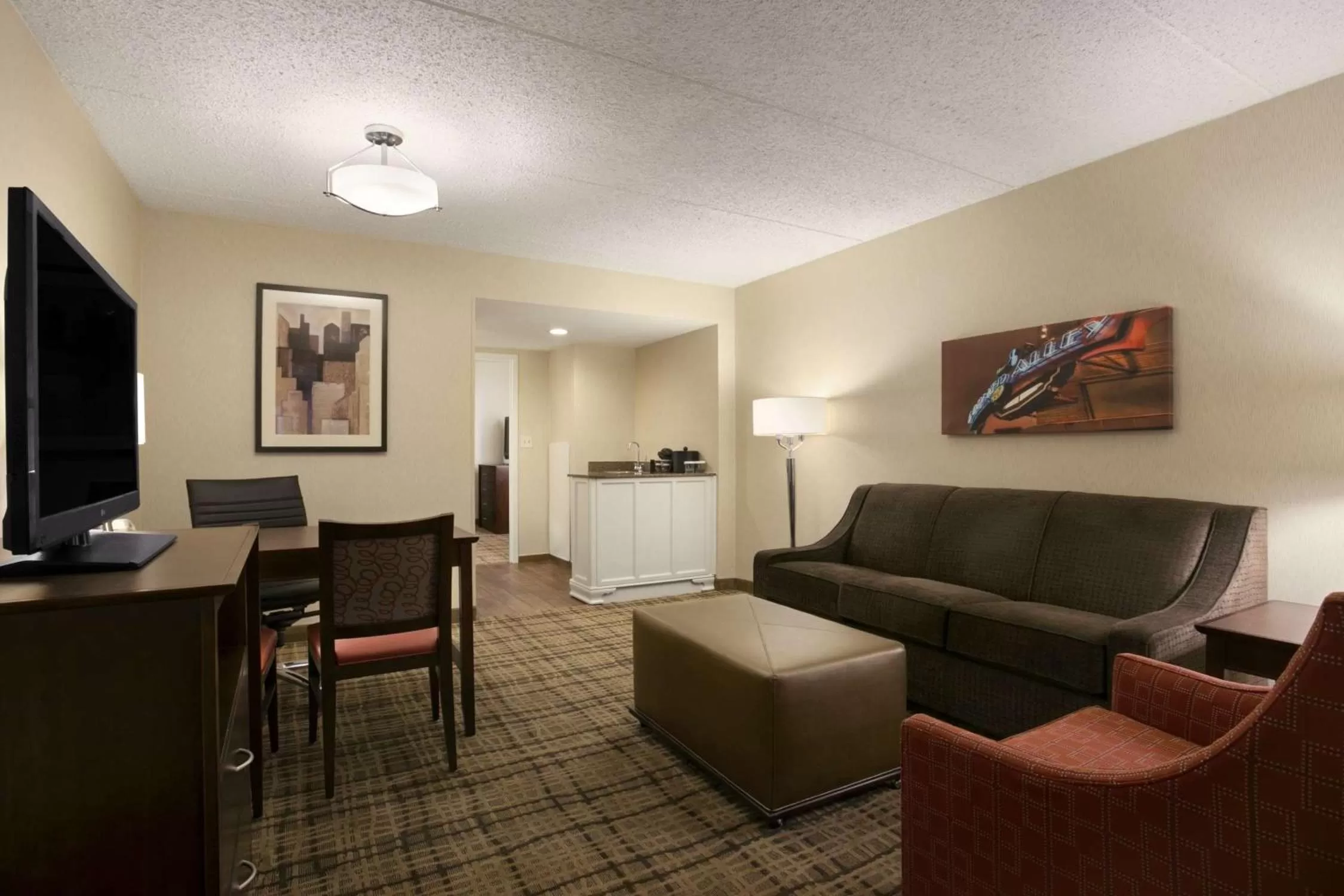 Living room in Embassy Suites Cleveland - Beachwood