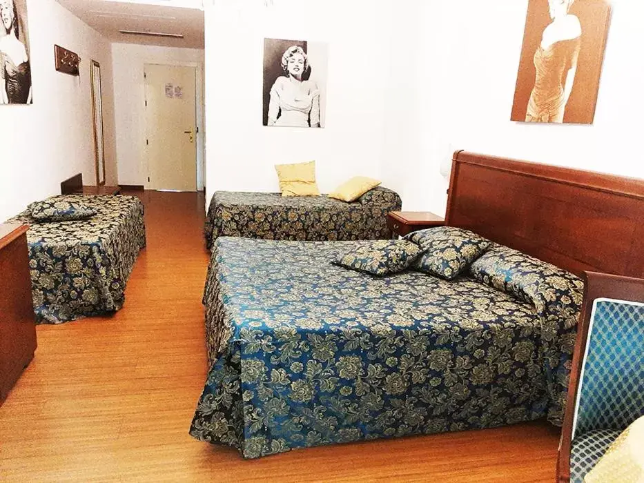 Quadruple Room with Bath in Hotel Vedute Quadruple Room with Bath in Hotel Vedute