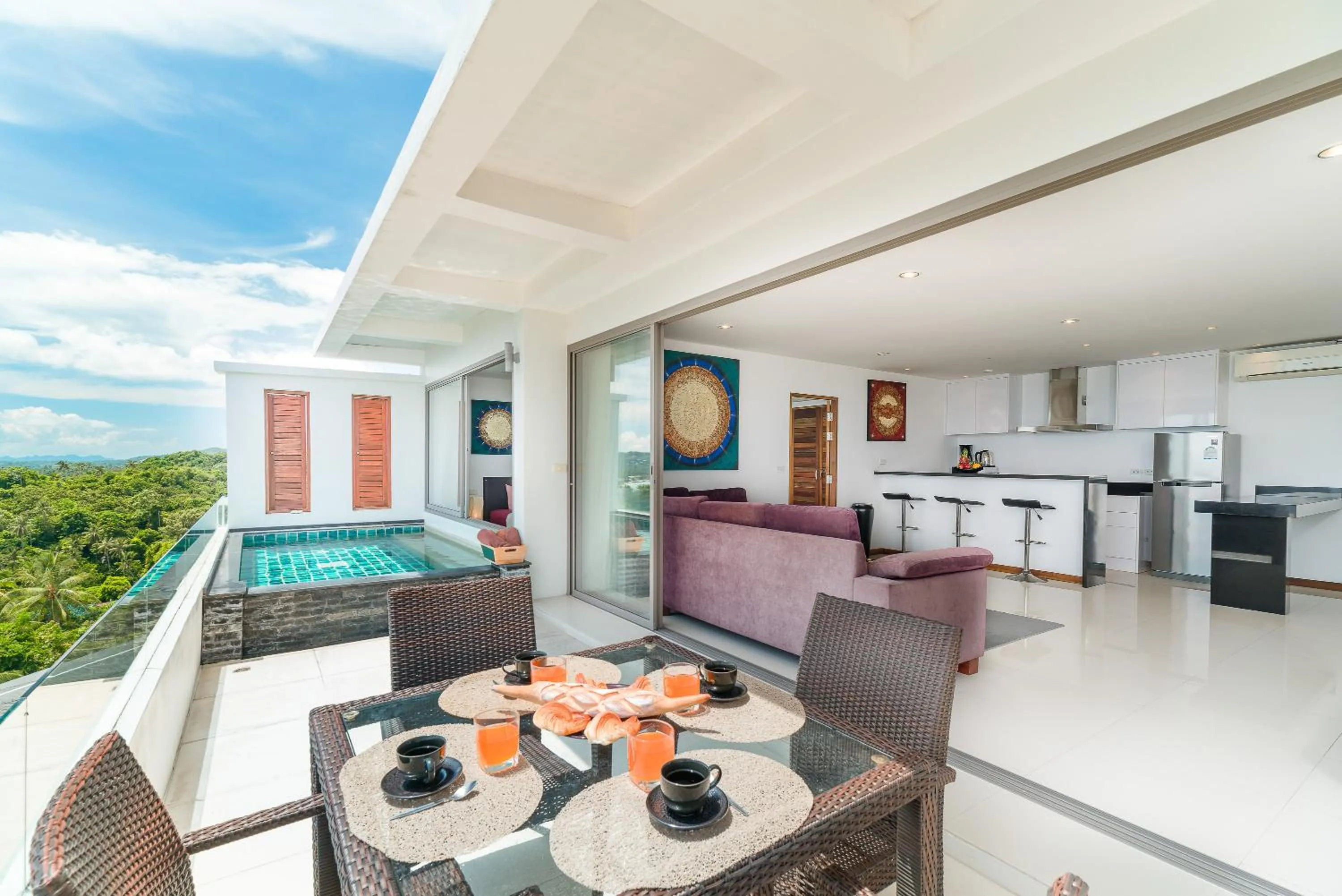 Restaurant/places to eat in Tropical Sea View Residence