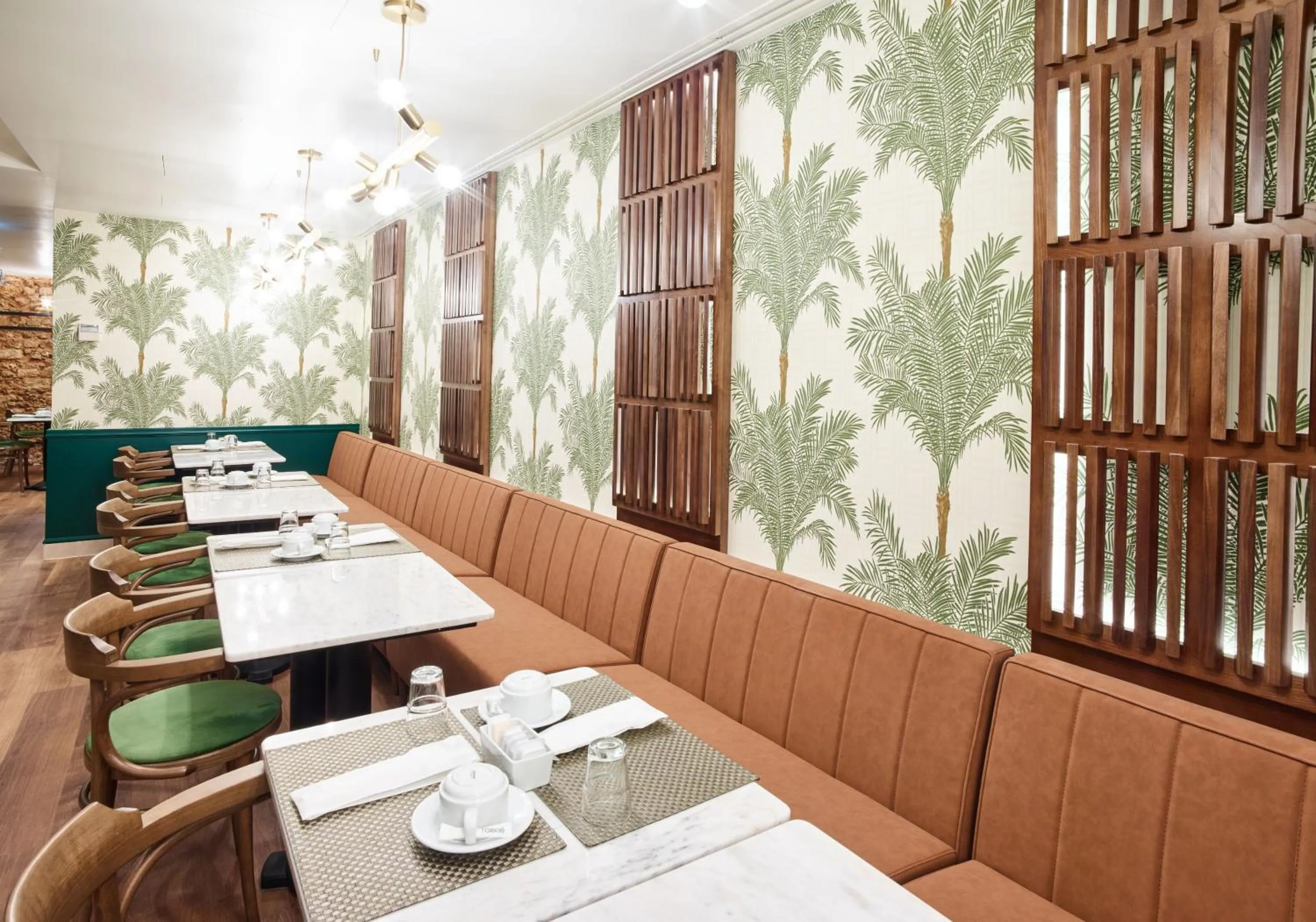 Restaurant/places to eat in Hotel Florescente