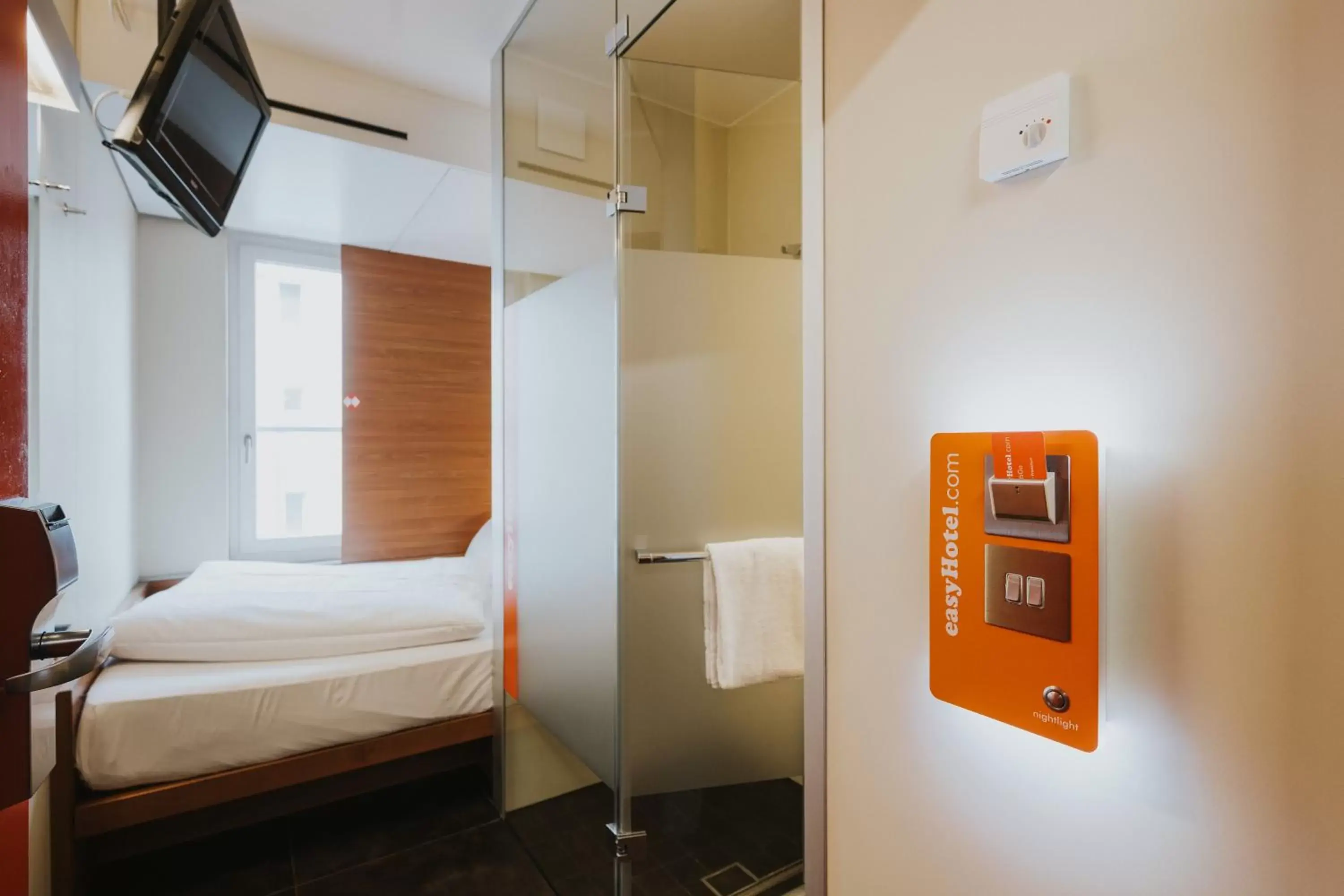 Small Double Room in easyHotel Berlin Hackescher Markt Small Double Room in easyHotel Berlin Hackescher Markt