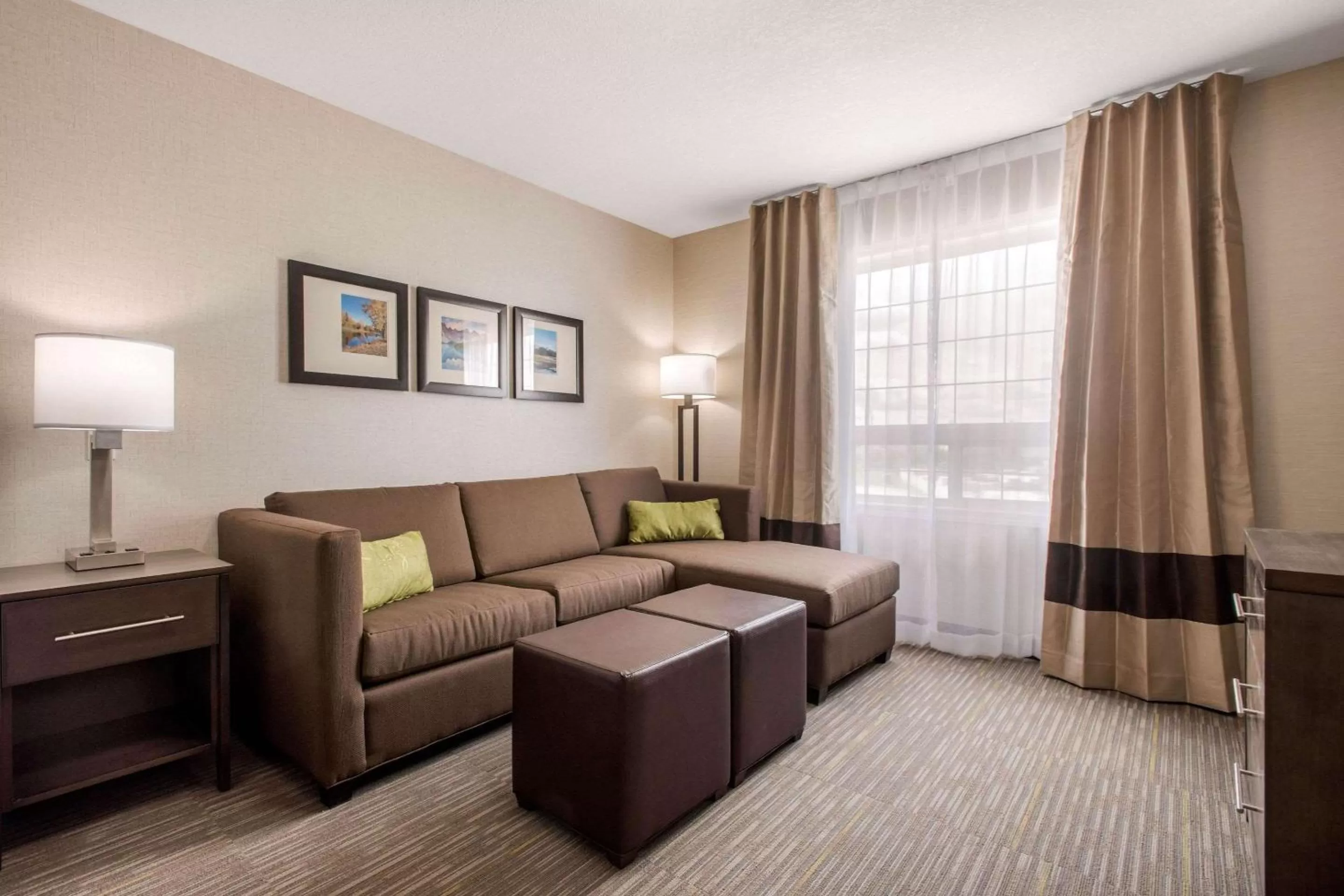 Photo of the whole room, Bed in Comfort Inn & Suites