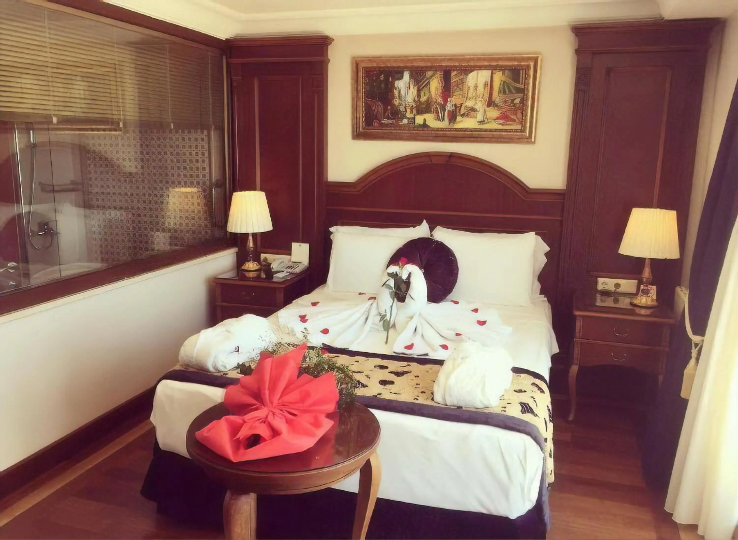 Bed in GLK PREMIER Regency Suites & Spa