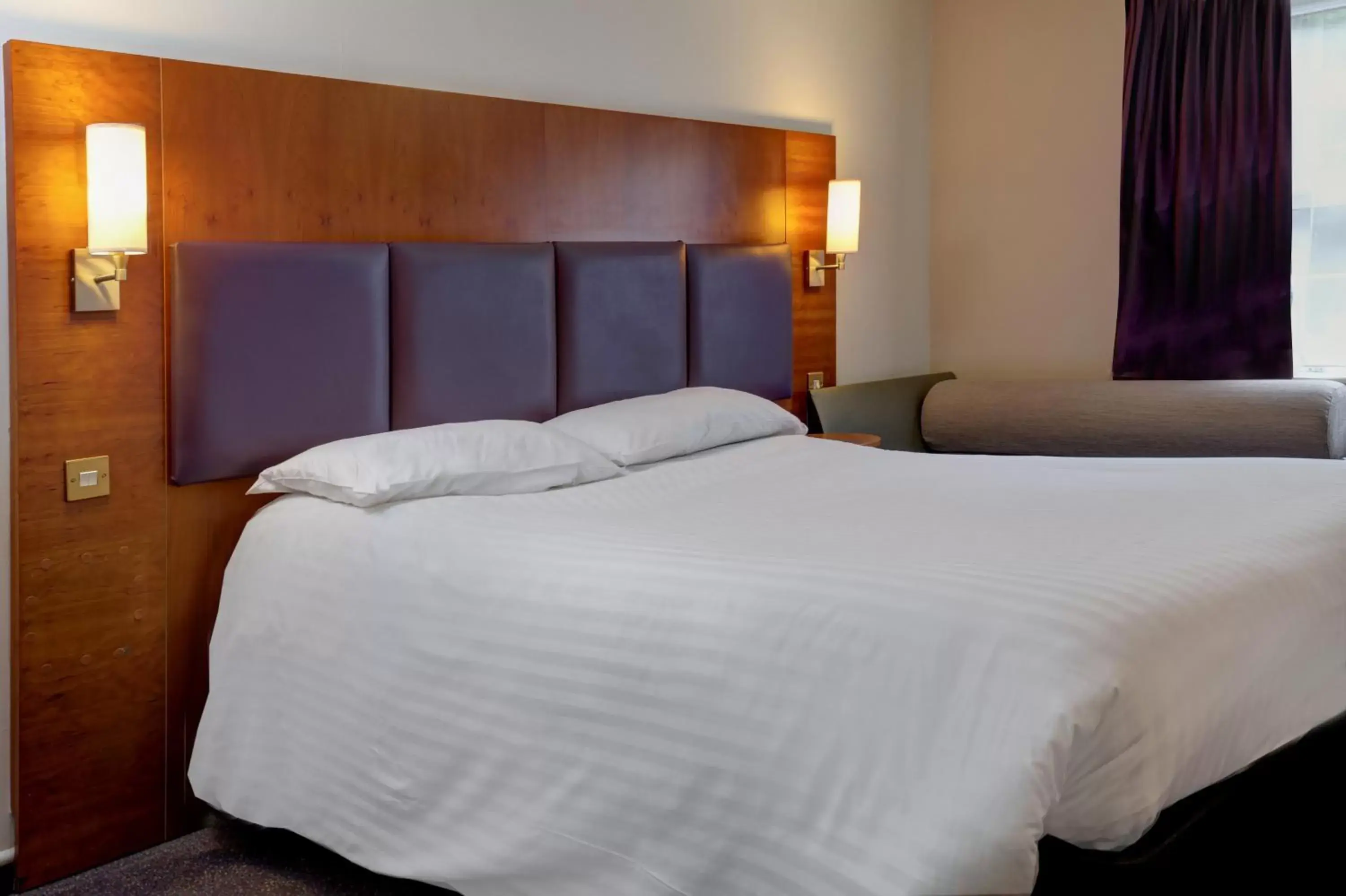 Double Room with Mobility Accessible Tub in Plaza Chorley; Sure Hotel Collection by Best Western Double Room with Mobility Accessible Tub in Plaza Chorley; Sure Hotel Collection by Best Western