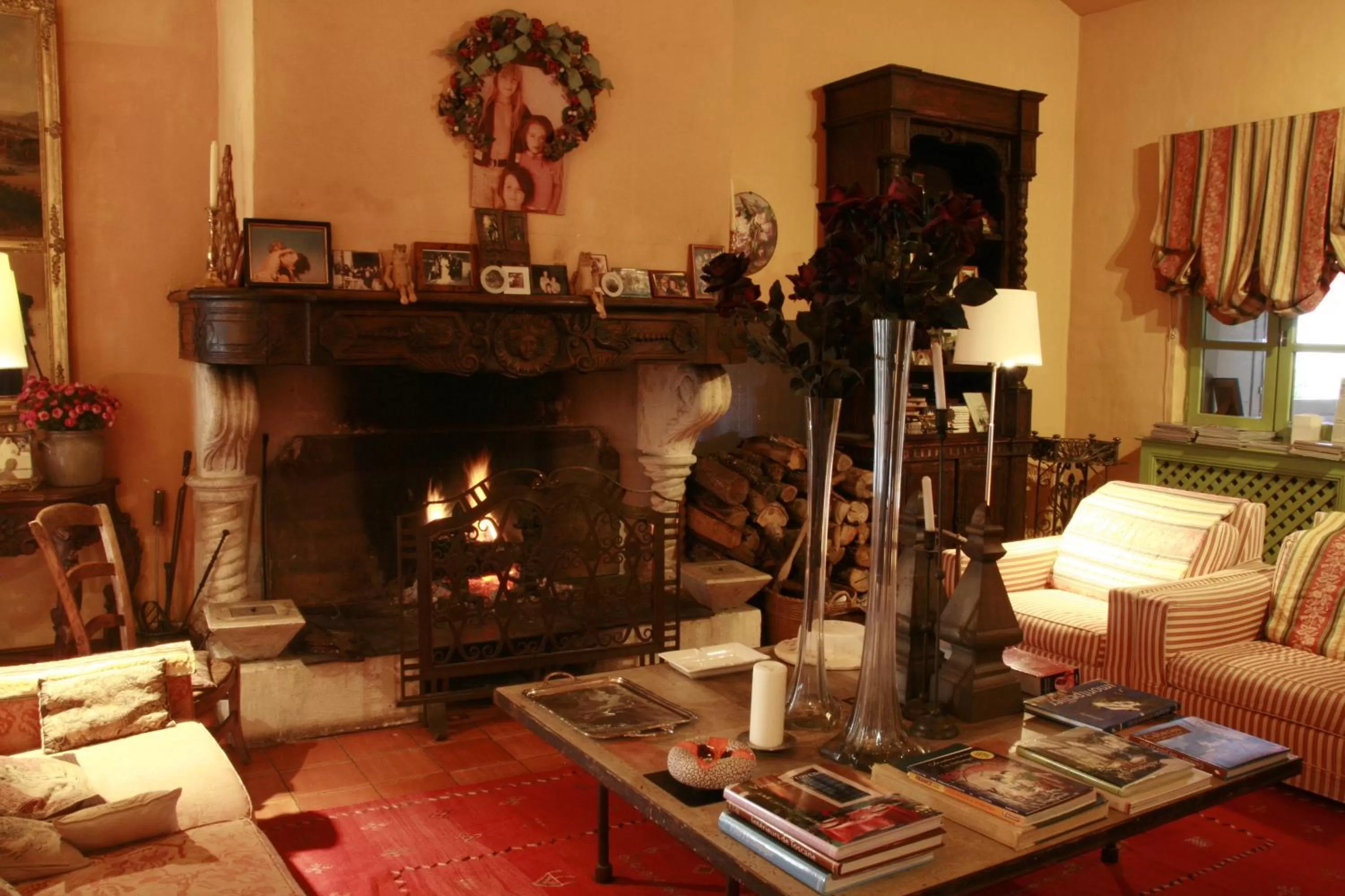 Communal lounge/ TV room in La Maison sur la Colline
