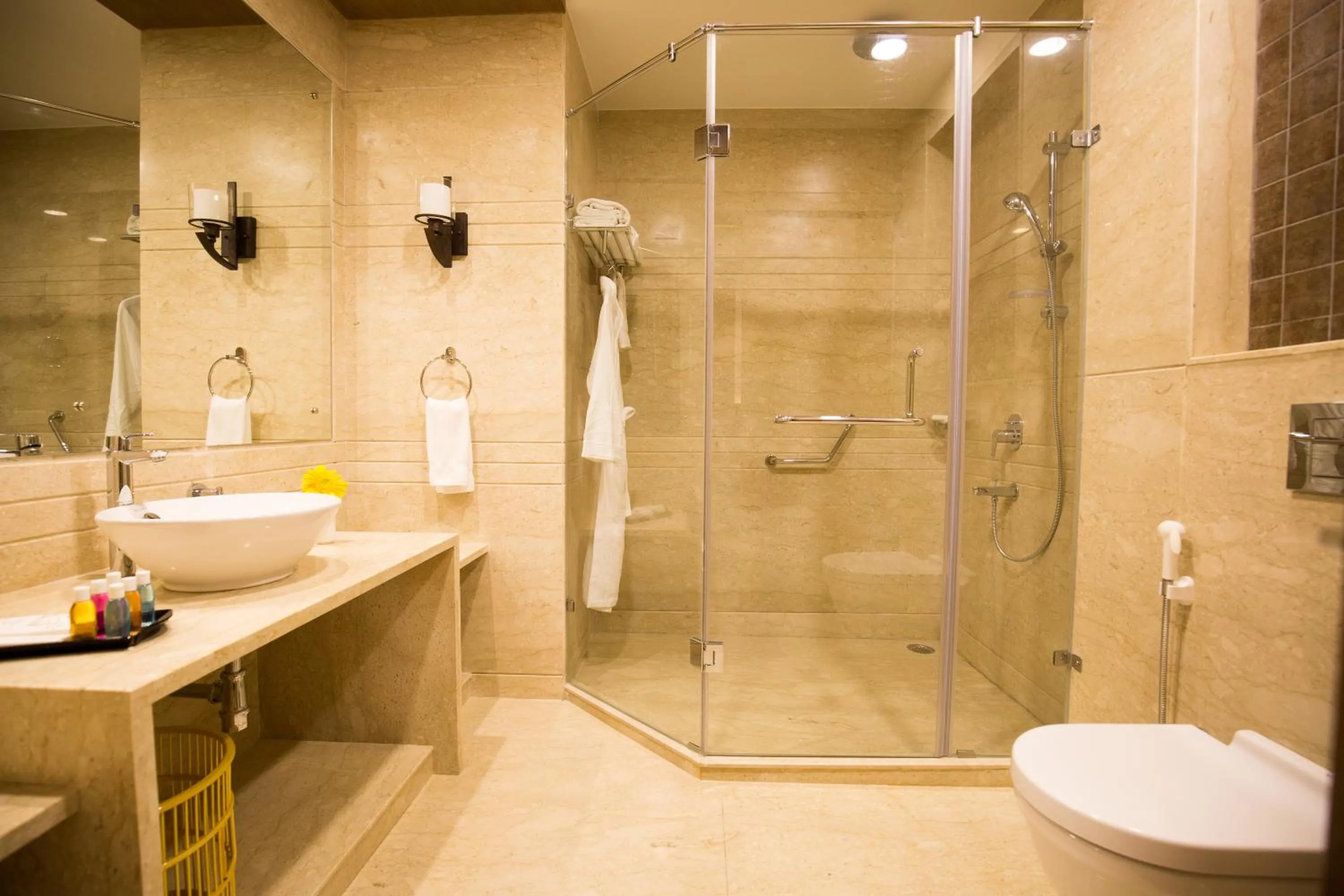 Shower in Kiscol Grands Hotel