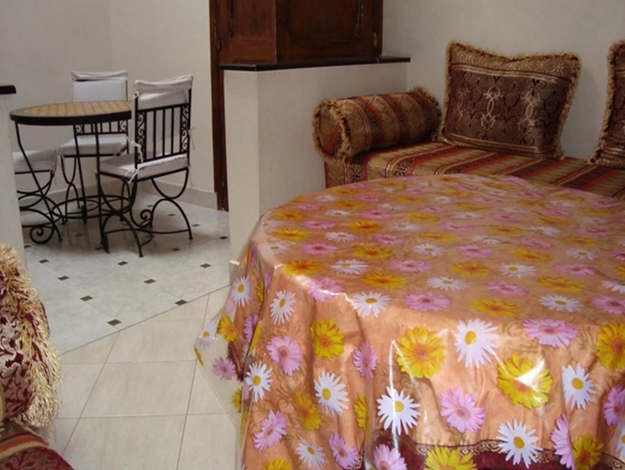 Living room, Bed in Résidence Miramare Marrakech