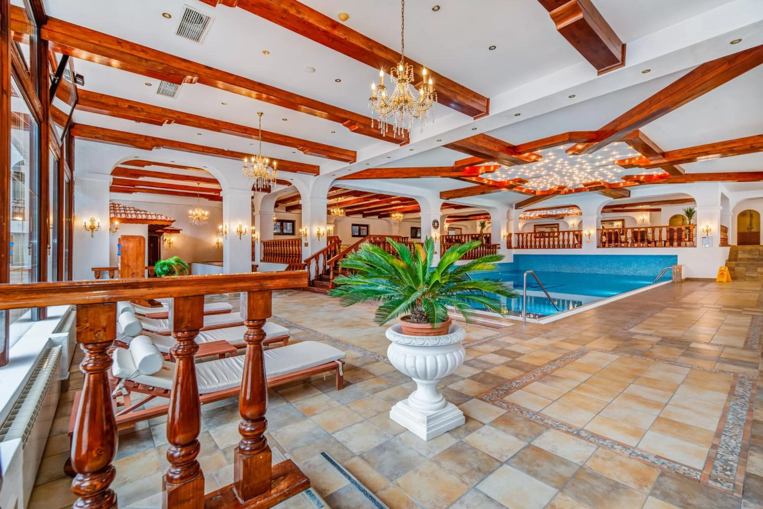 Swimming pool in Aurelius Imparatul Romanilor Hotel & SPA