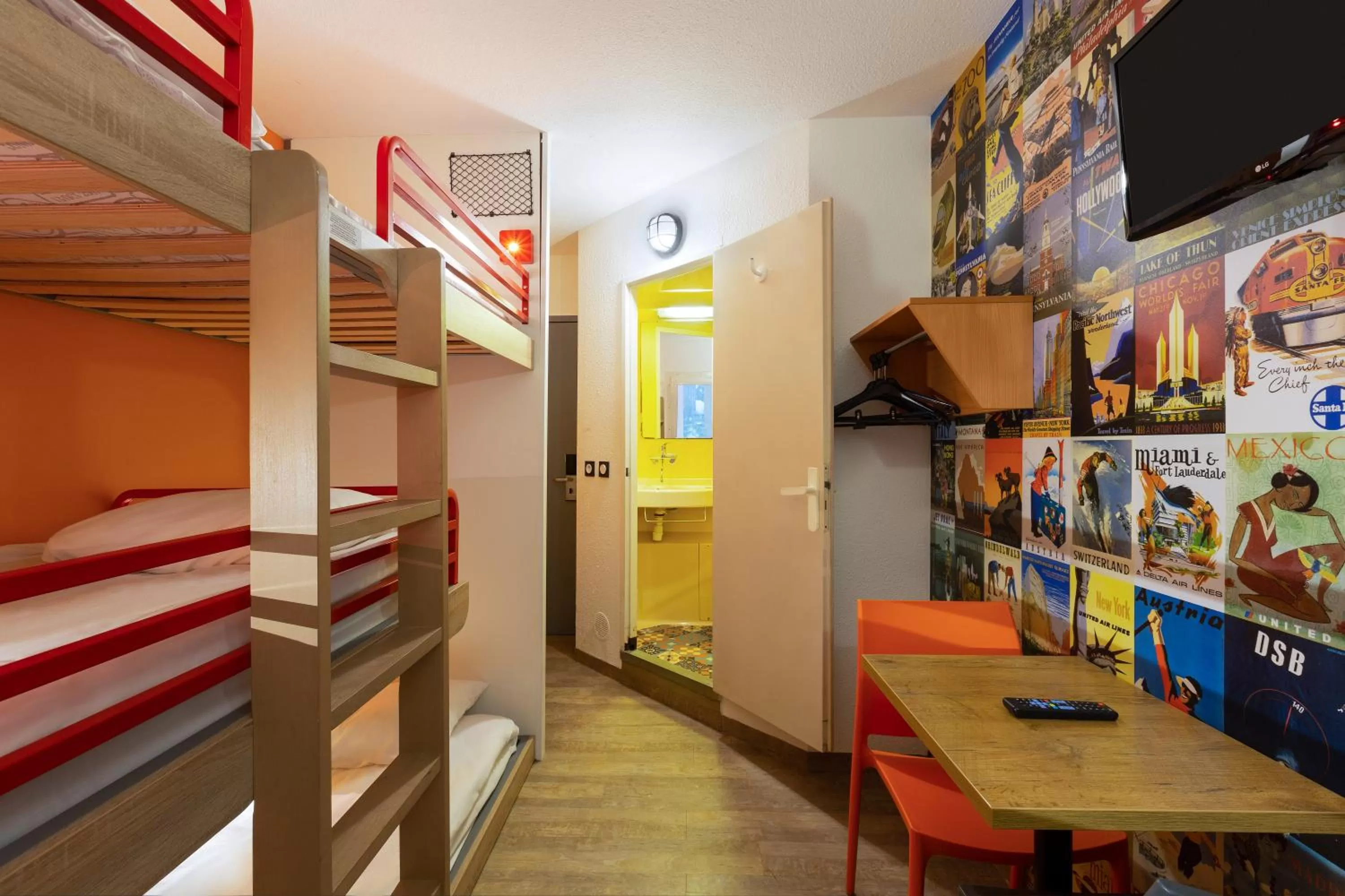 Photo of the whole room in hotelF1 Nemours