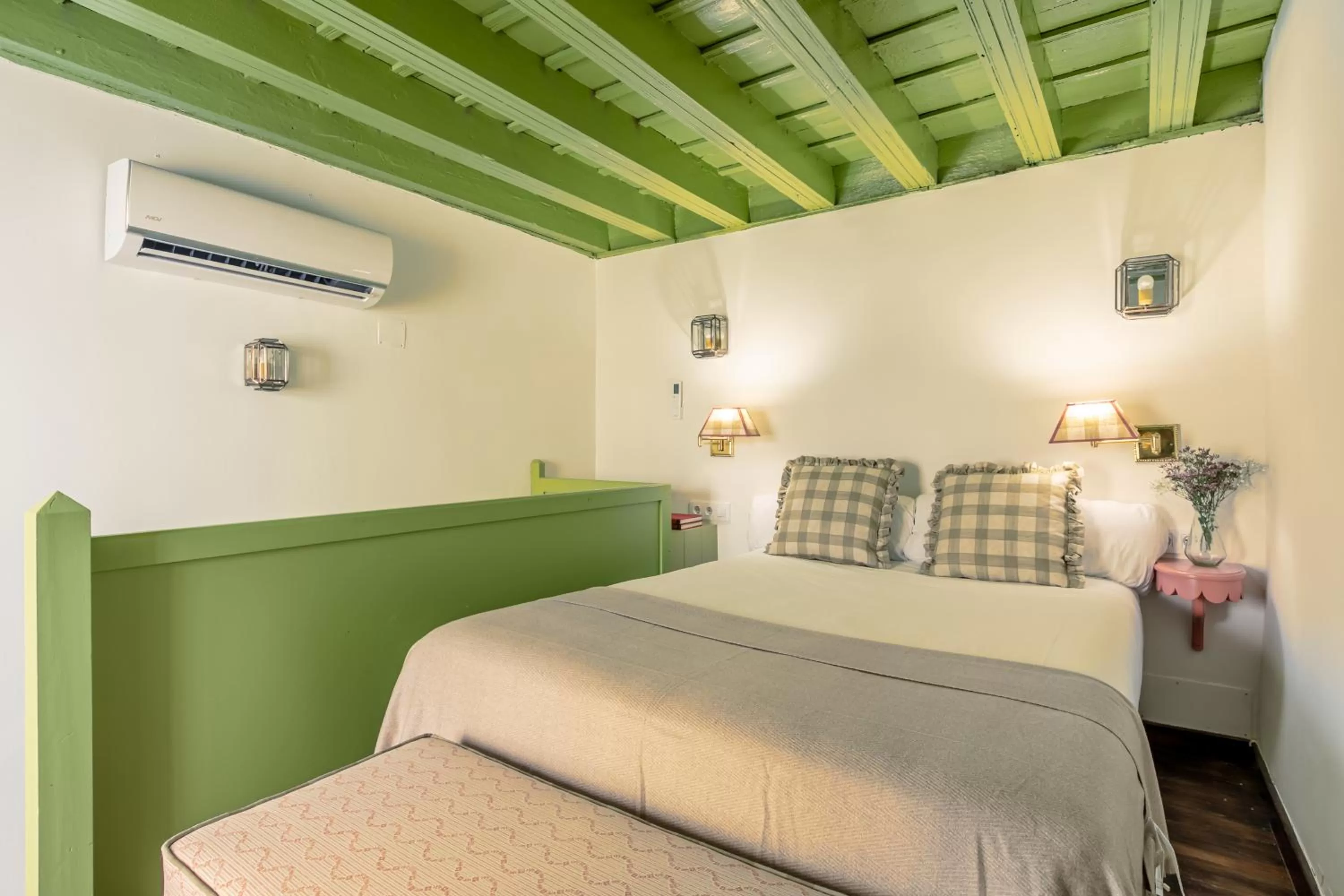 Bedroom, Bed in La Abadia de Giralda