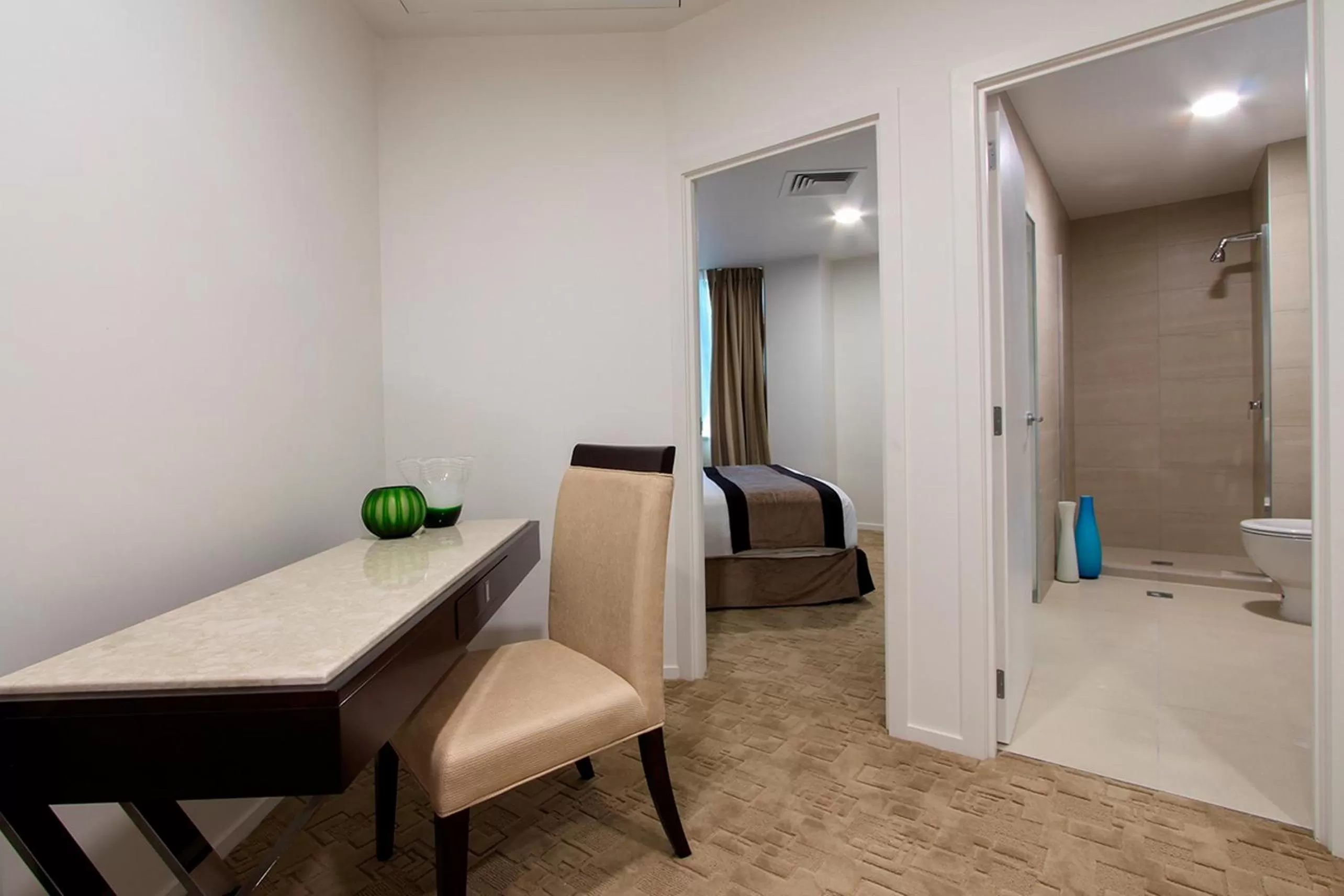 Seating area in VR Queen Street Hotel & Suites