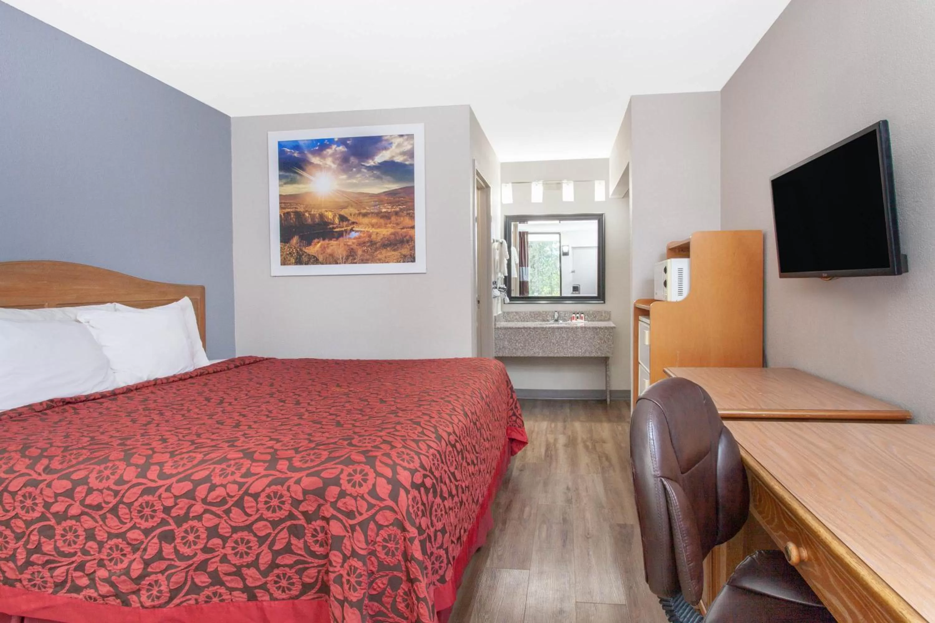 Bed in Days Inn by Wyndham Clinton - Laurens I-26