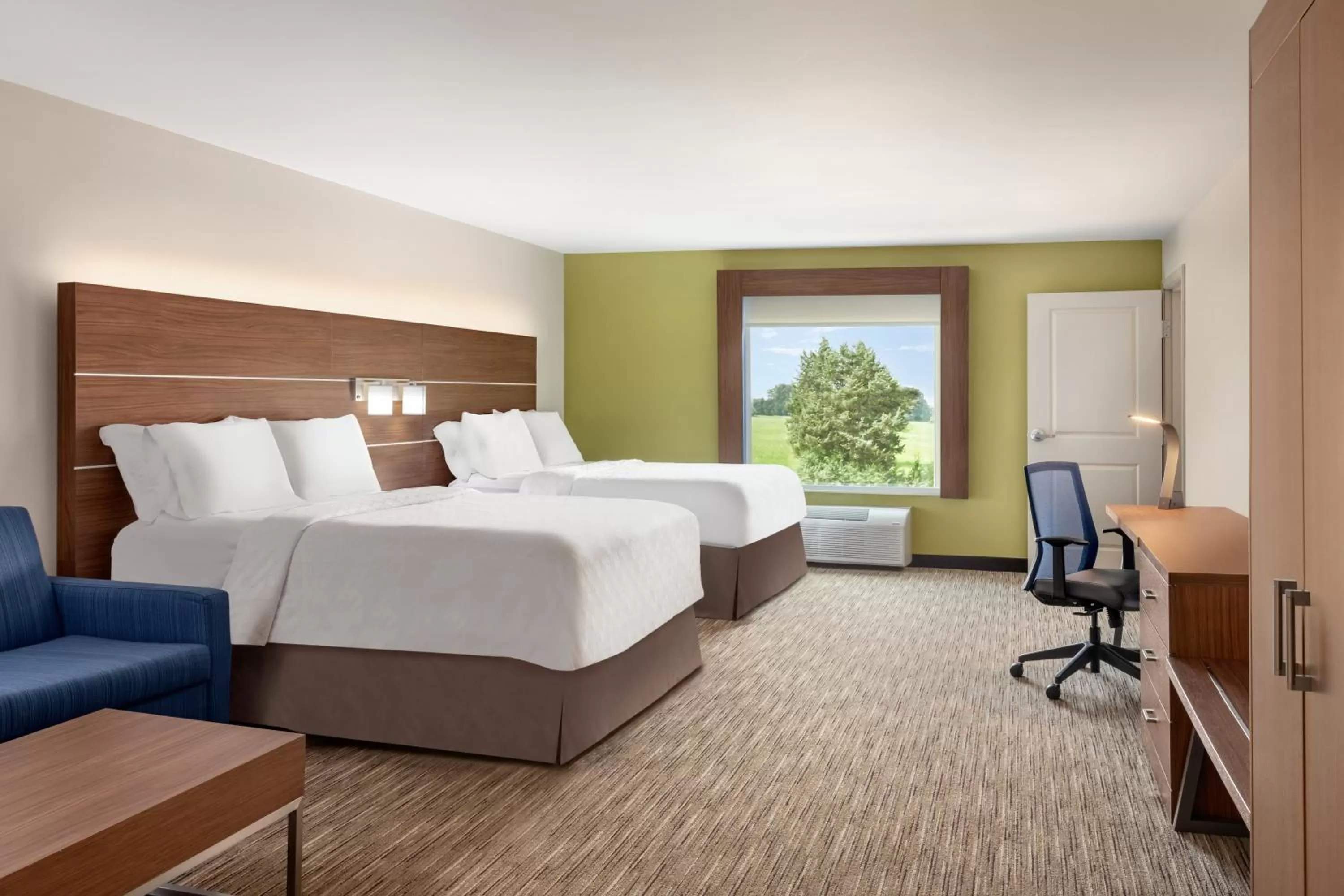 Photo of the whole room, Bed in Holiday Inn Express & Suites Searcy by IHG