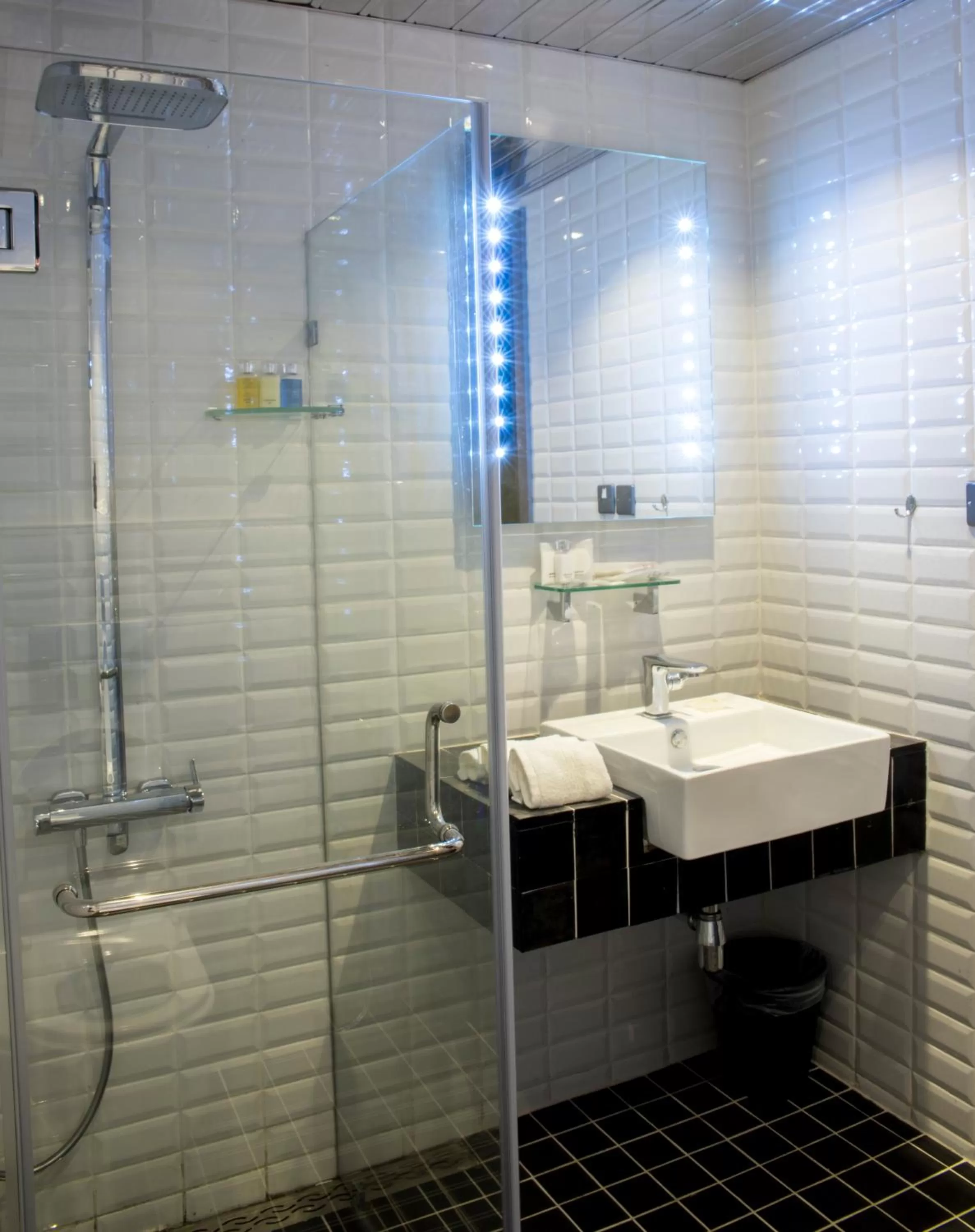 Bathroom in Flowery Holiday Suites