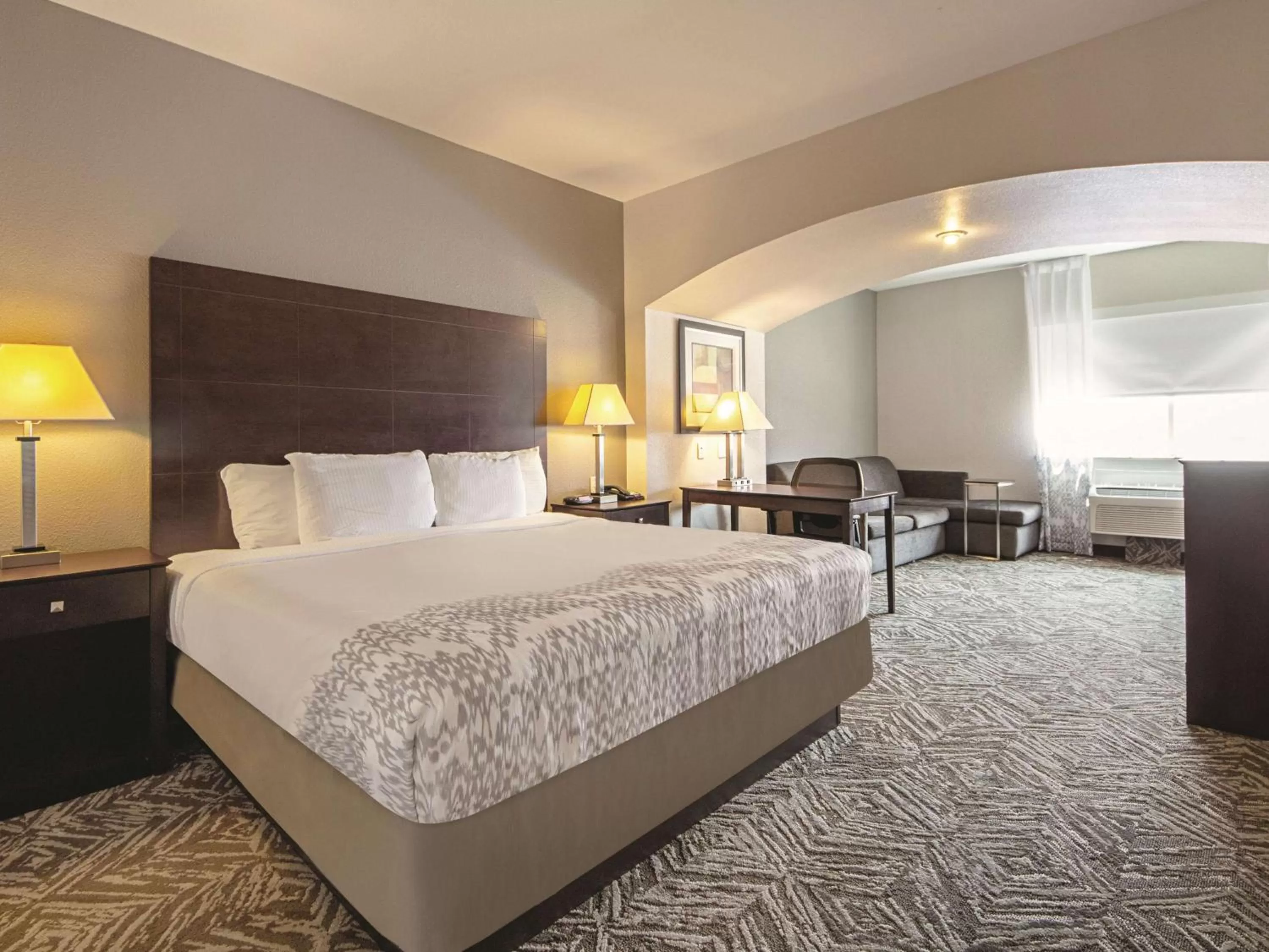 Photo of the whole room, Bed in La Quinta by Wyndham McKinney