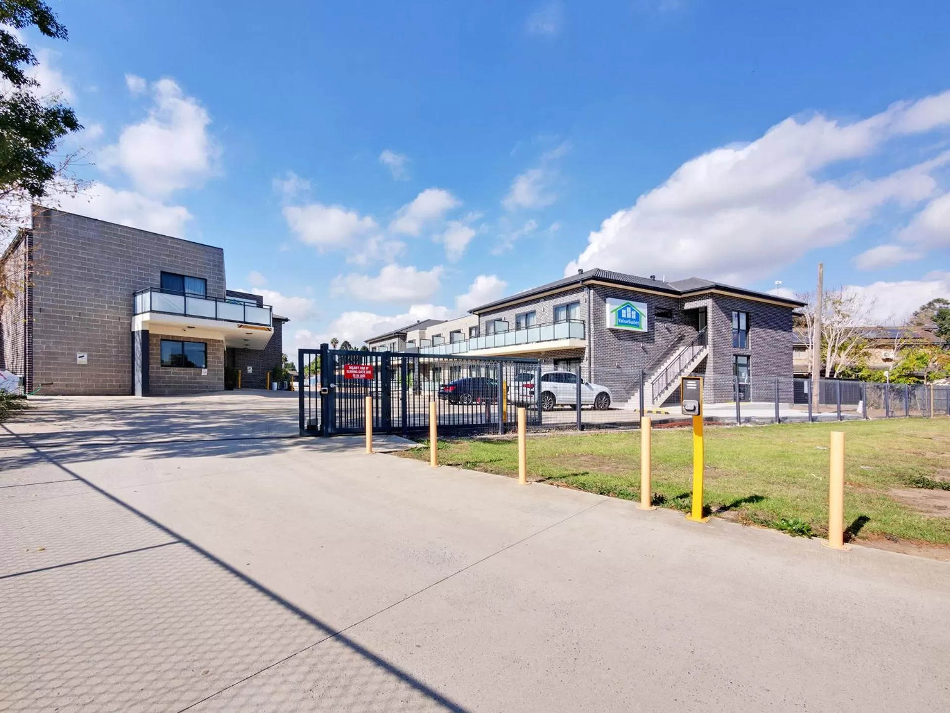 Facade/entrance in Value Suites Penrith