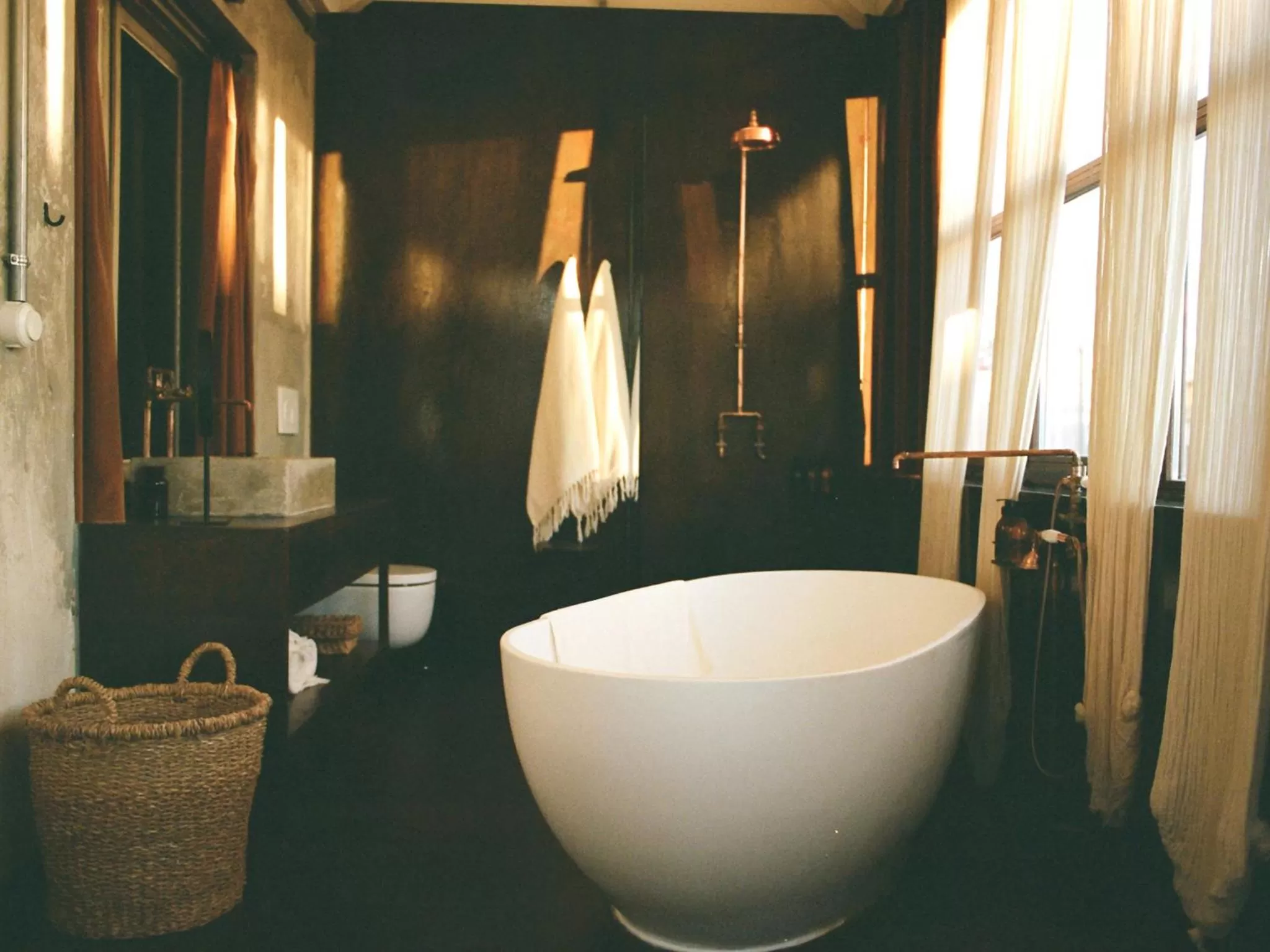 Toilet in Mona Athens