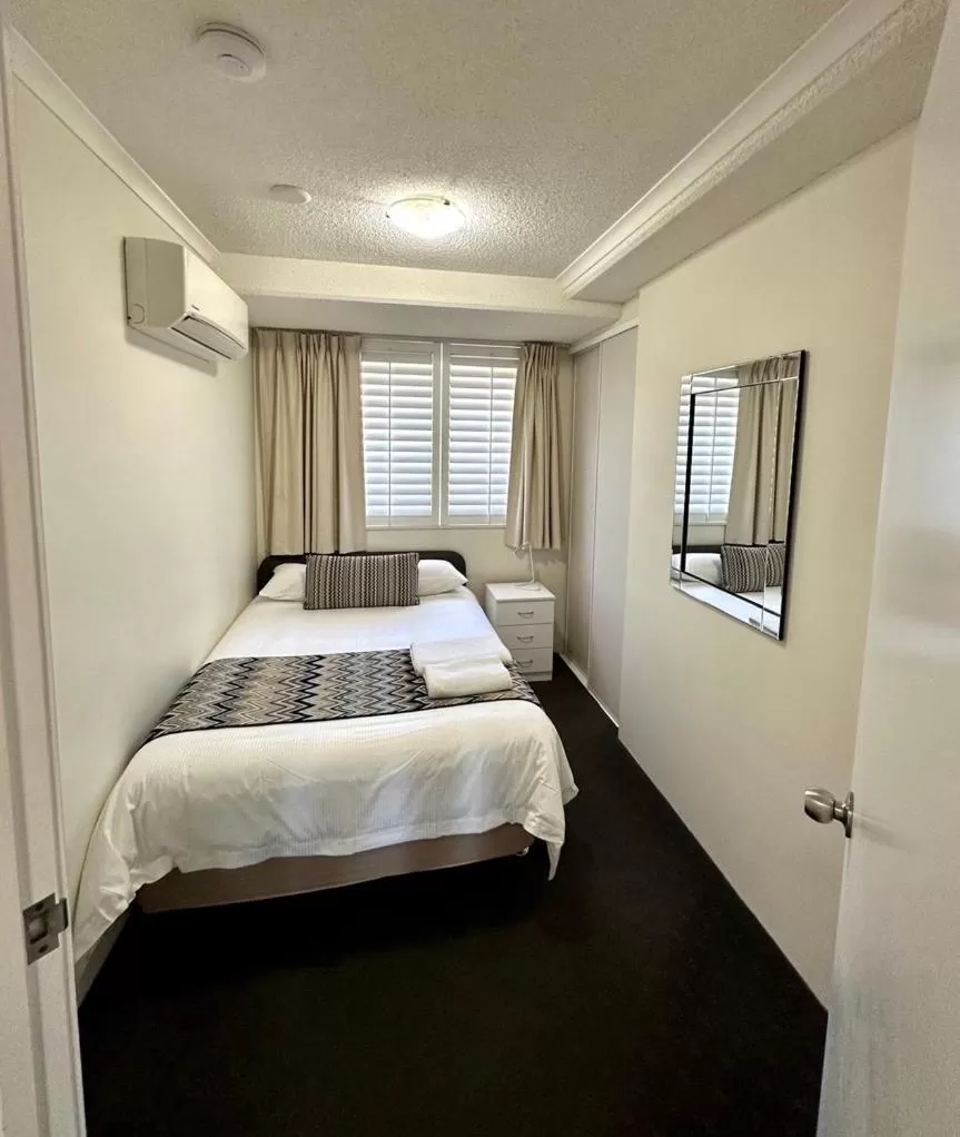 Bedroom, Bed in Goldsborough Place Apartments