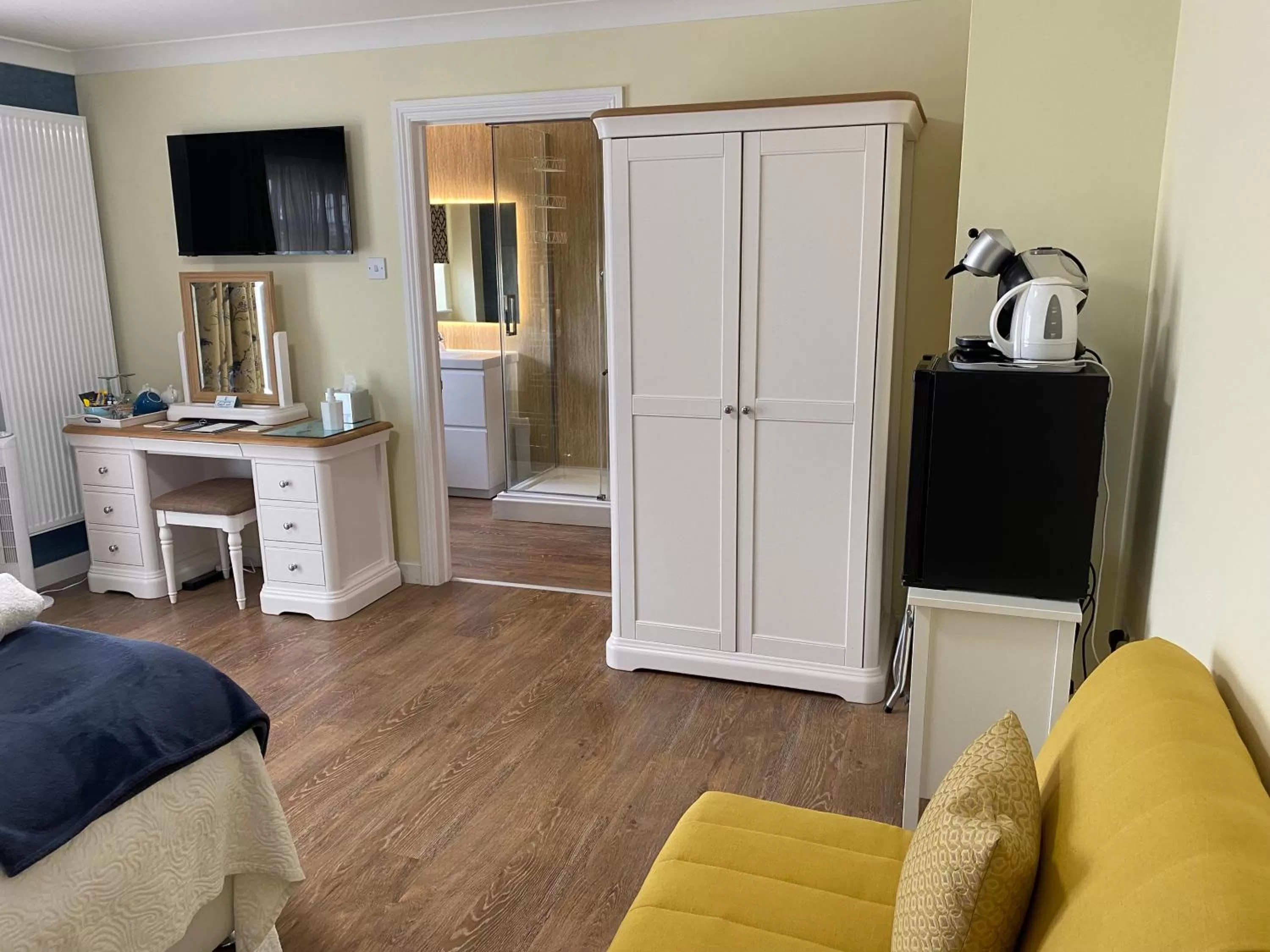 TV/Entertainment Center in Toppesfield House B&B