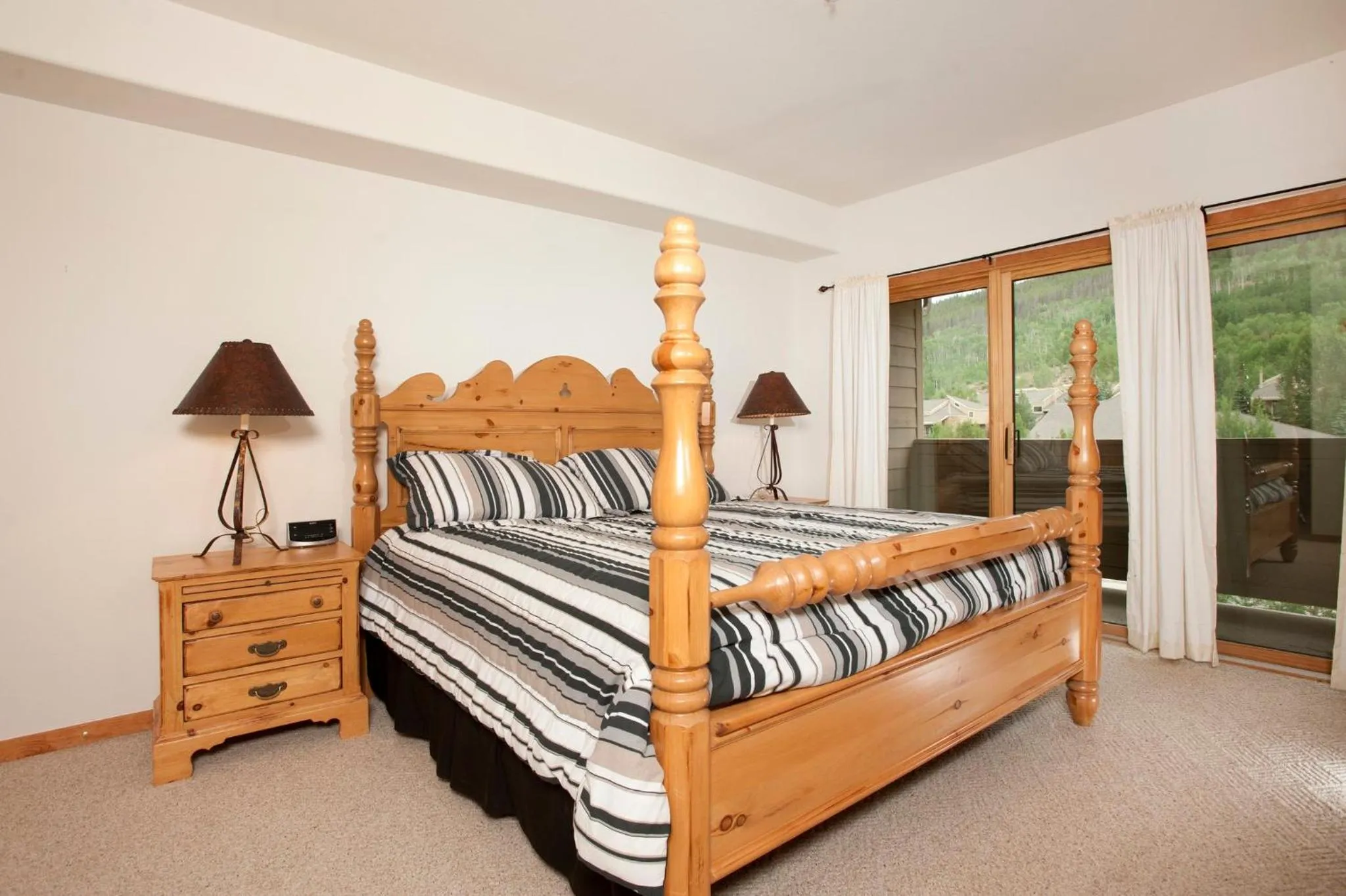 Photo of the whole room, Bed in Gateway Mountain Lodge by Keystone Resort