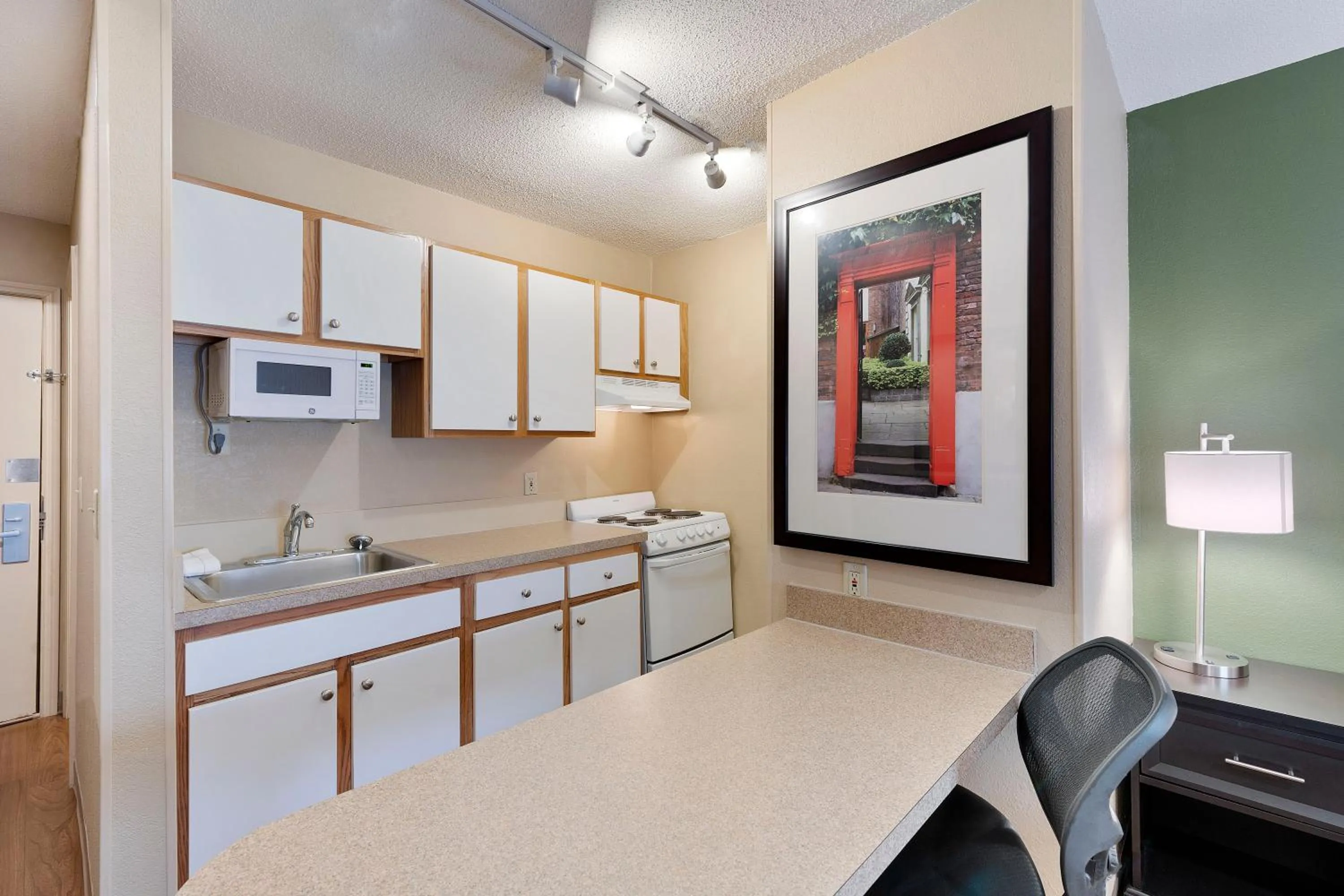 Kitchen or kitchenette in Extended Stay America Select Suites - Charlotte - Tyvola Rd - Executive Park