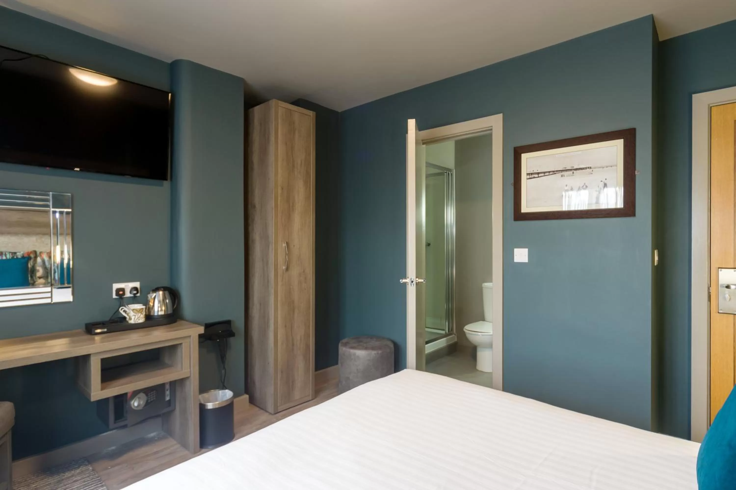 Bedroom, Bed in Hotel No 8