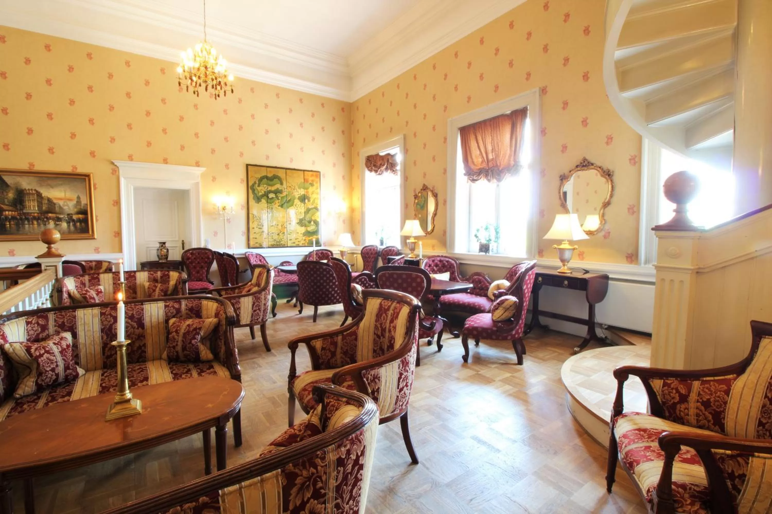 Communal lounge/ TV room in Sophiendal Manor