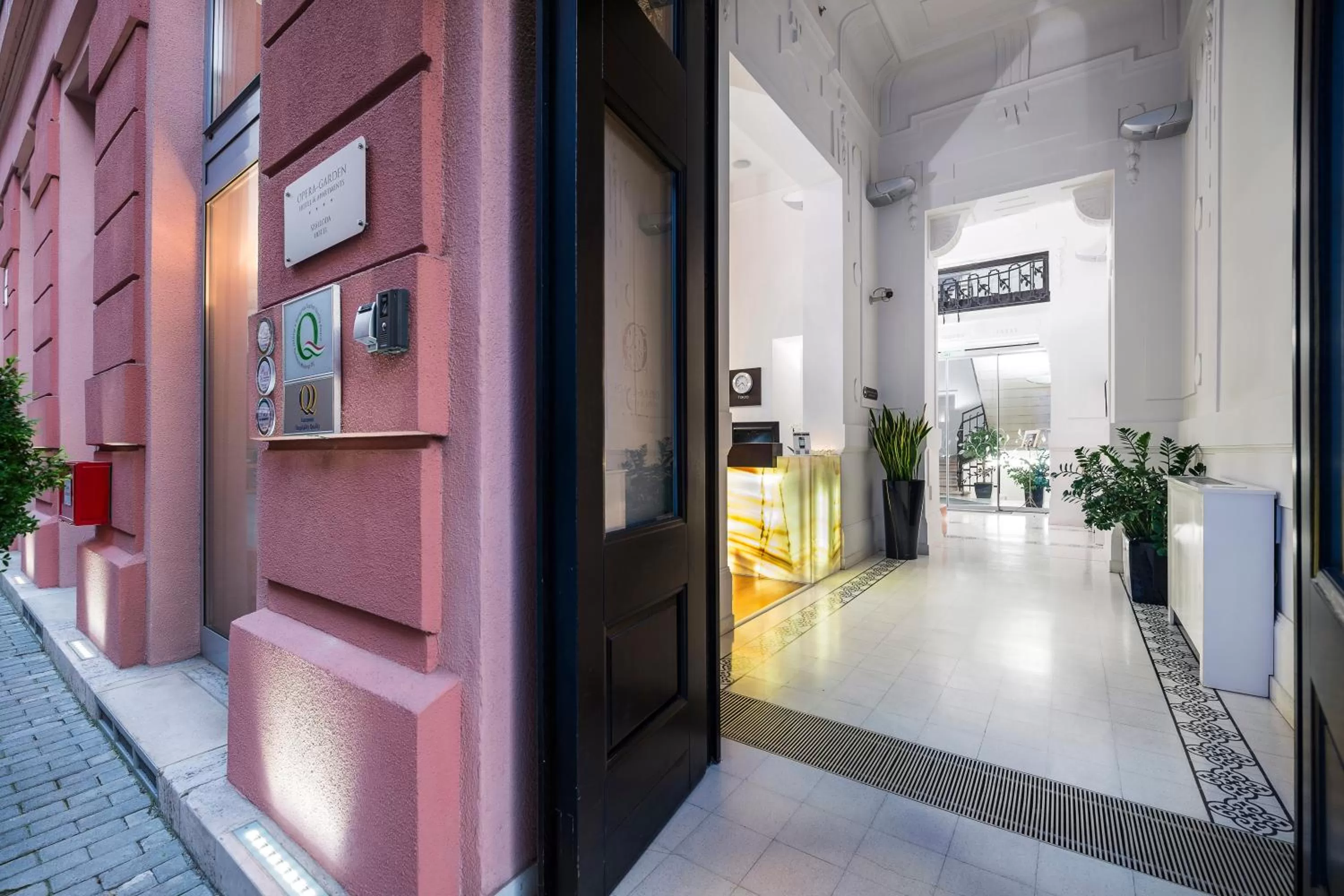 Facade/entrance in Opera Garden Hotel & Apartments