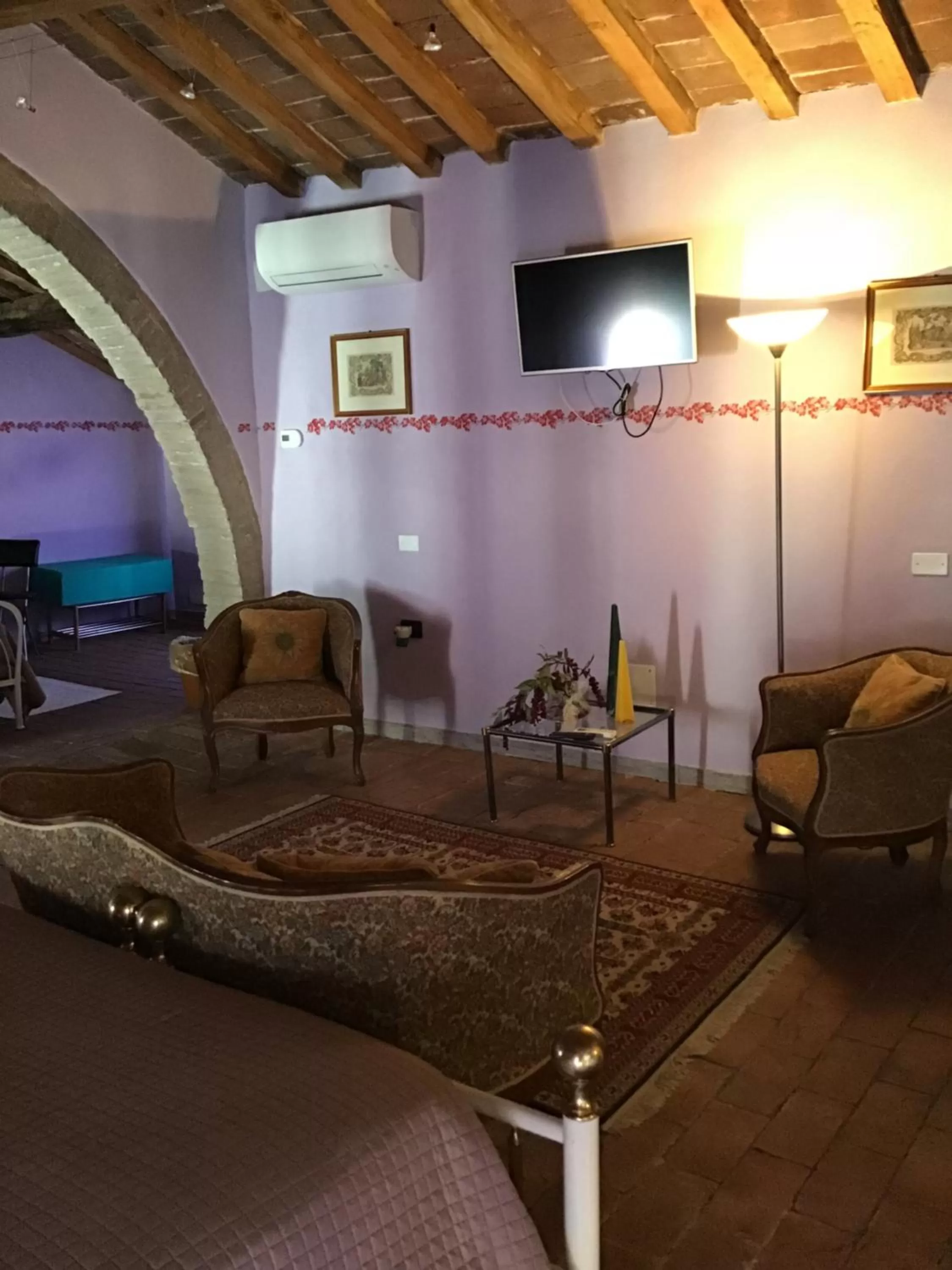 Photo of the whole room in B&B Polirone