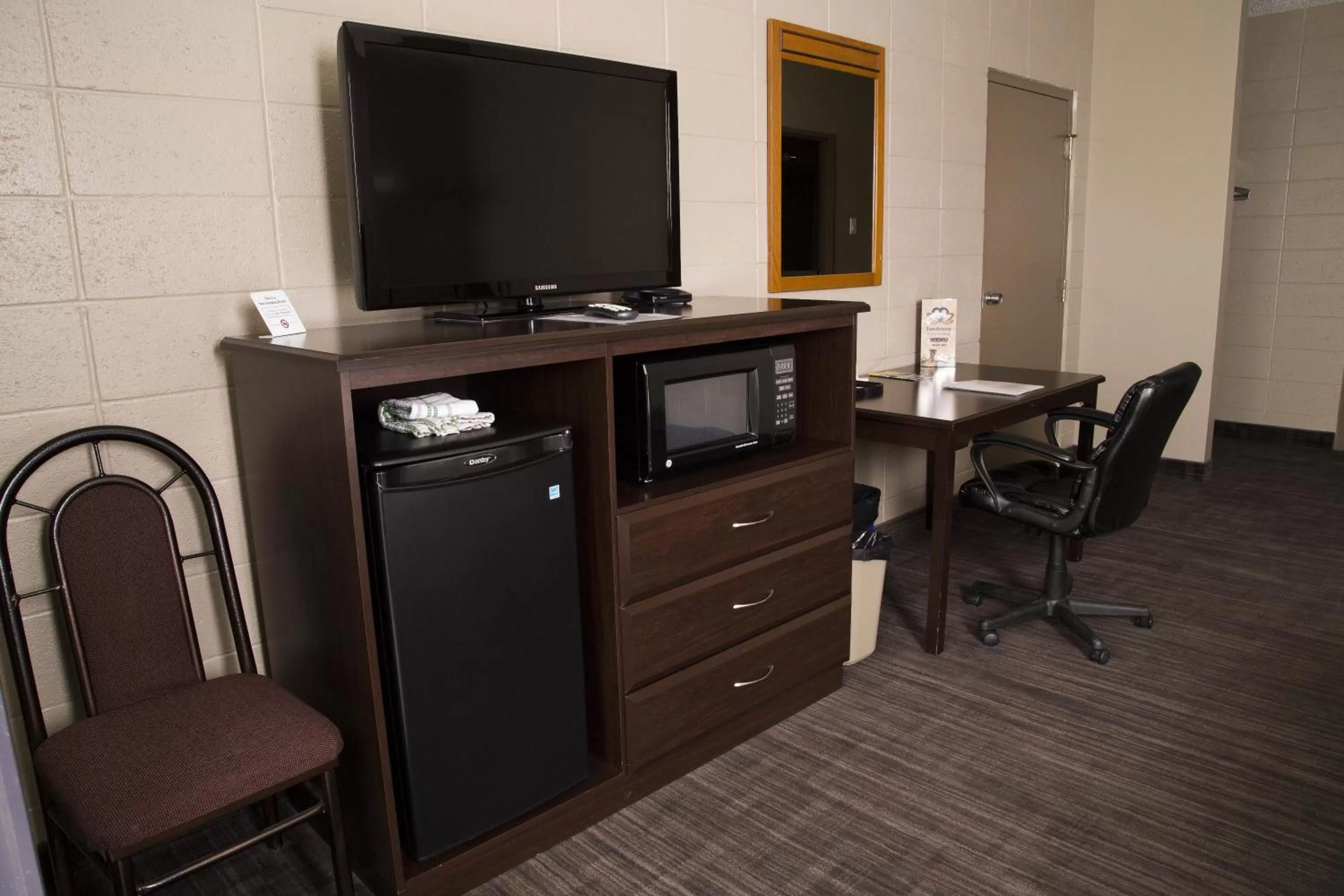 TV/Entertainment Center in Sandstone Motel