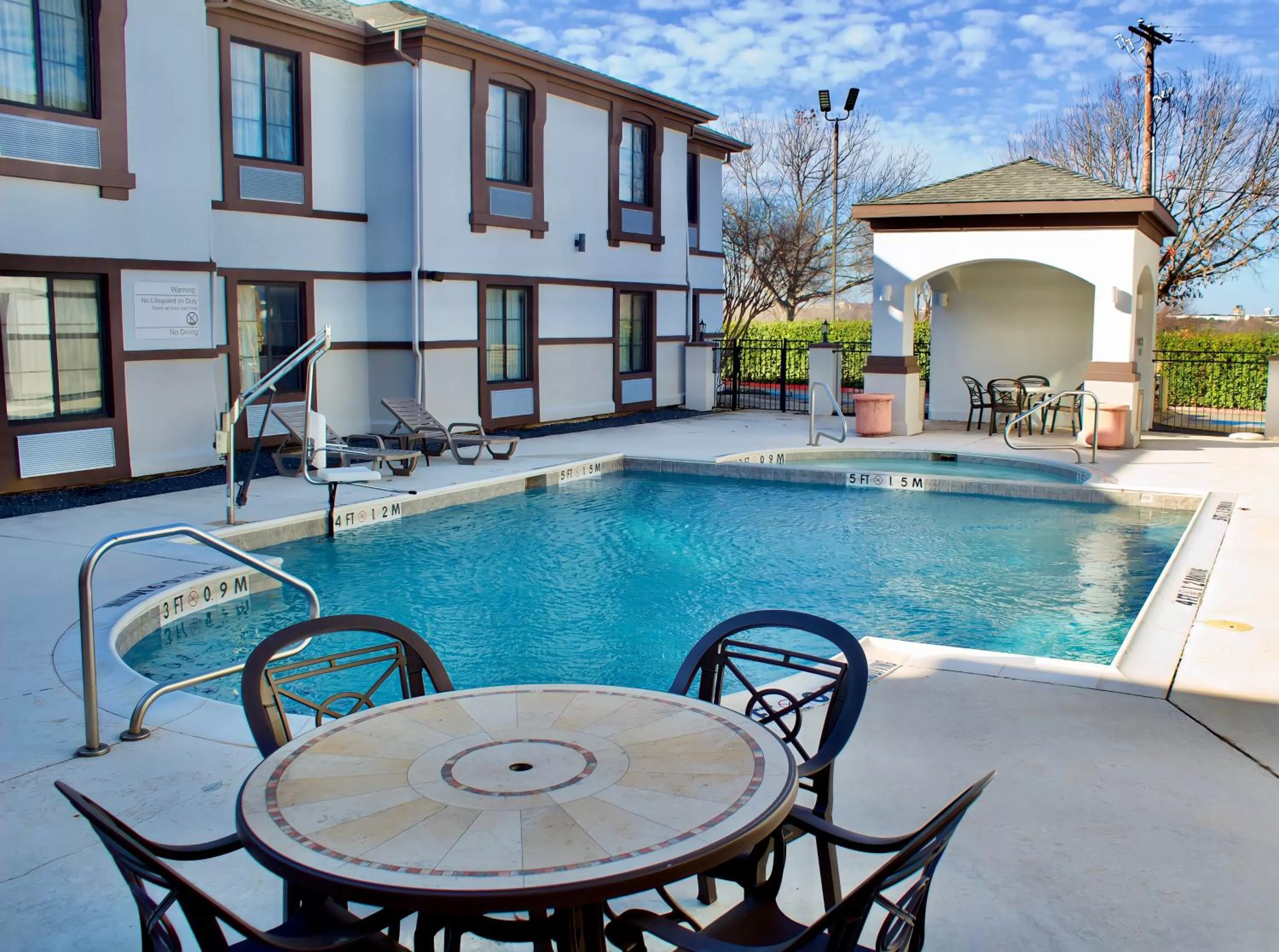 Property building in Quality Inn & Suites Irving DFW Airport South