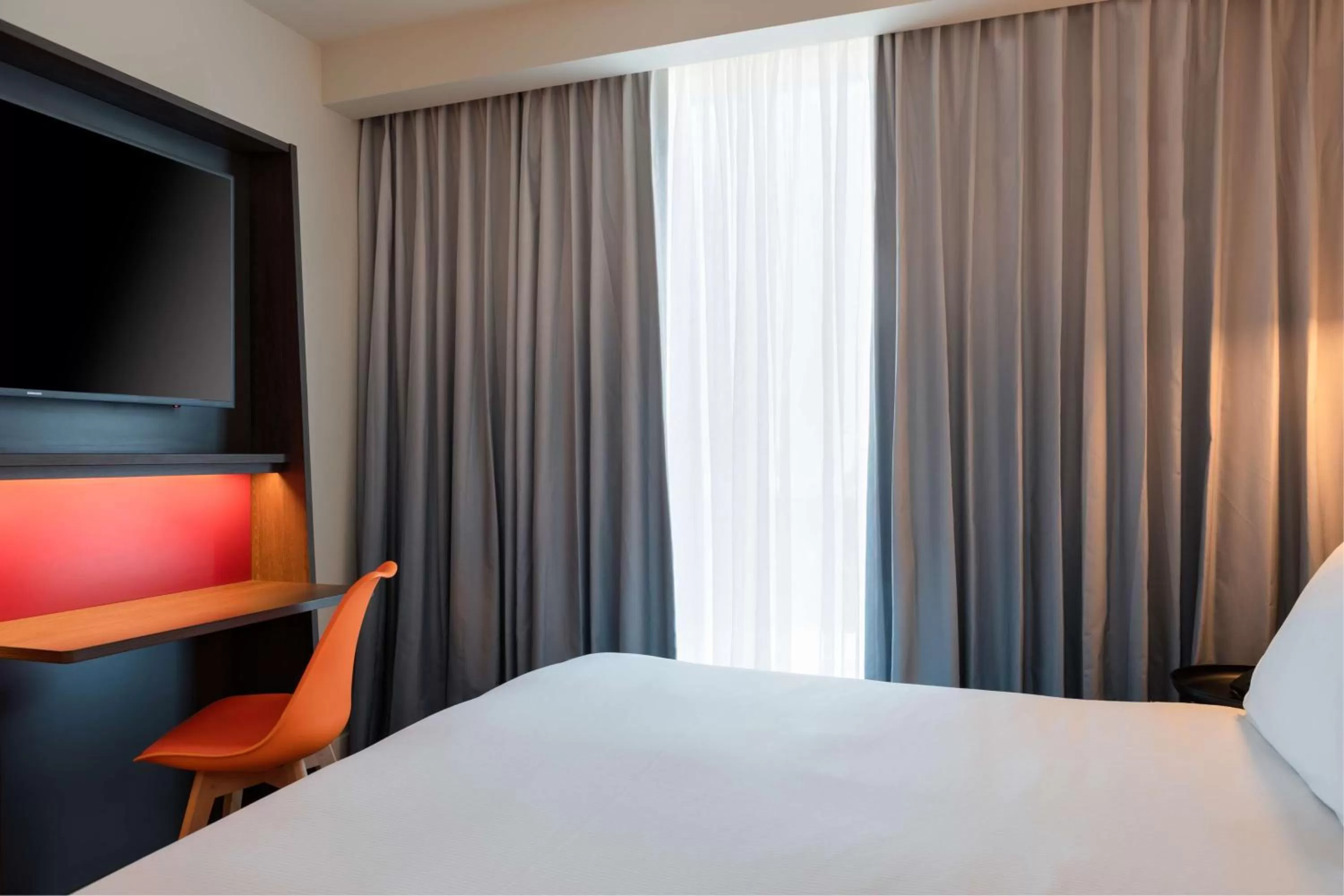 Bedroom, Bed in Hampton by Hilton Ashford International