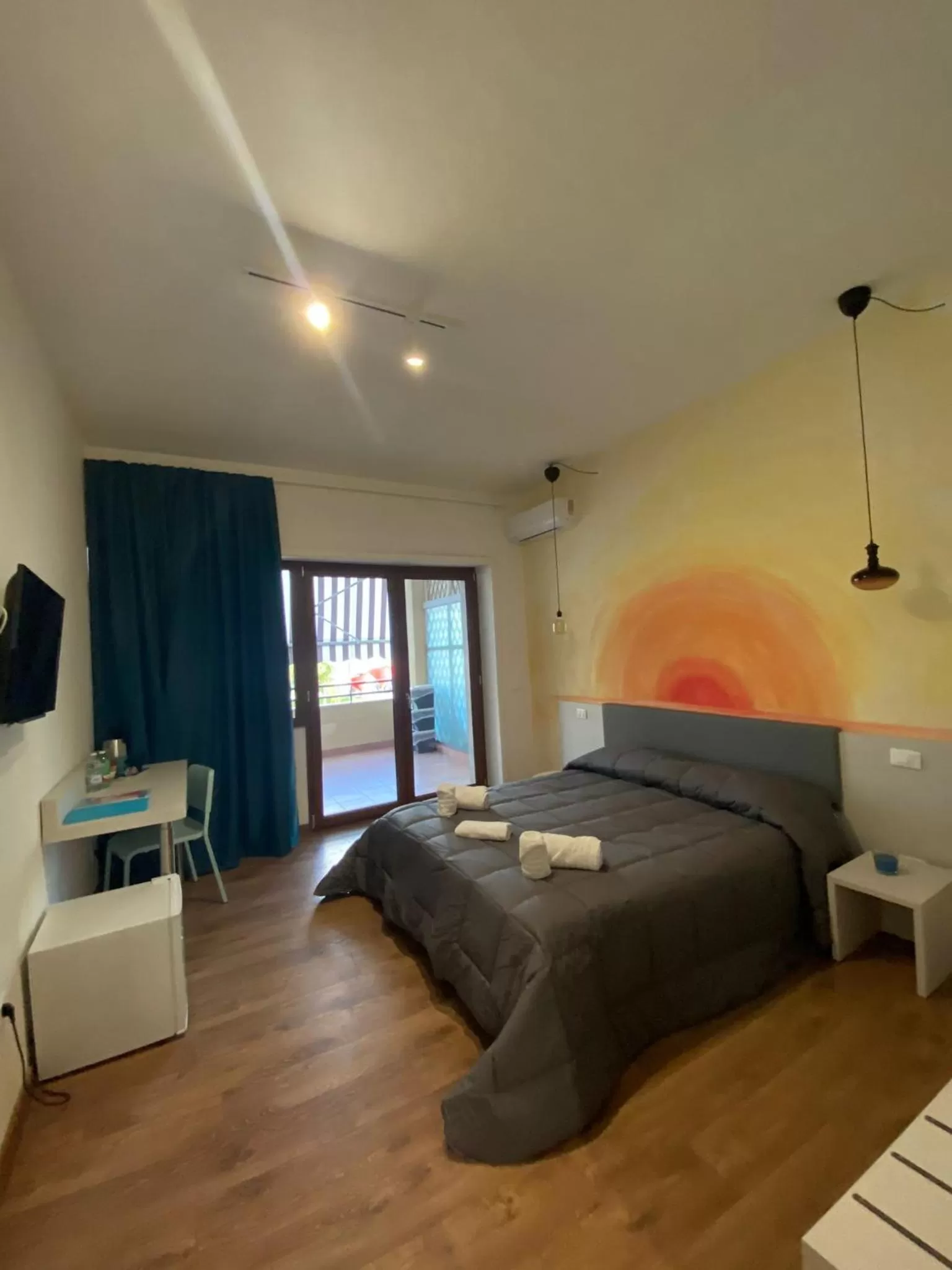 Bed in Sorrento B&amp;D Rooms