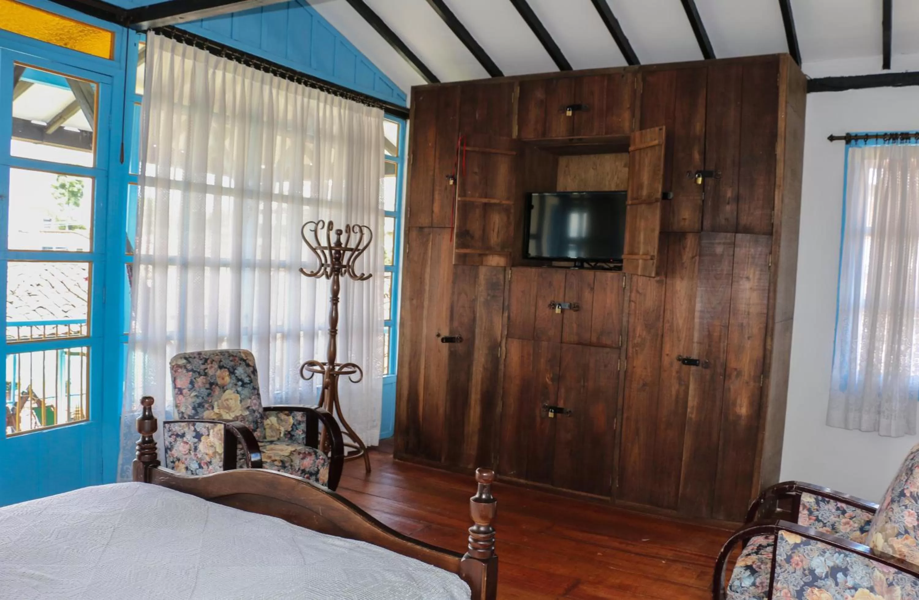 TV/Entertainment Center in Casa Hotel El Compadre