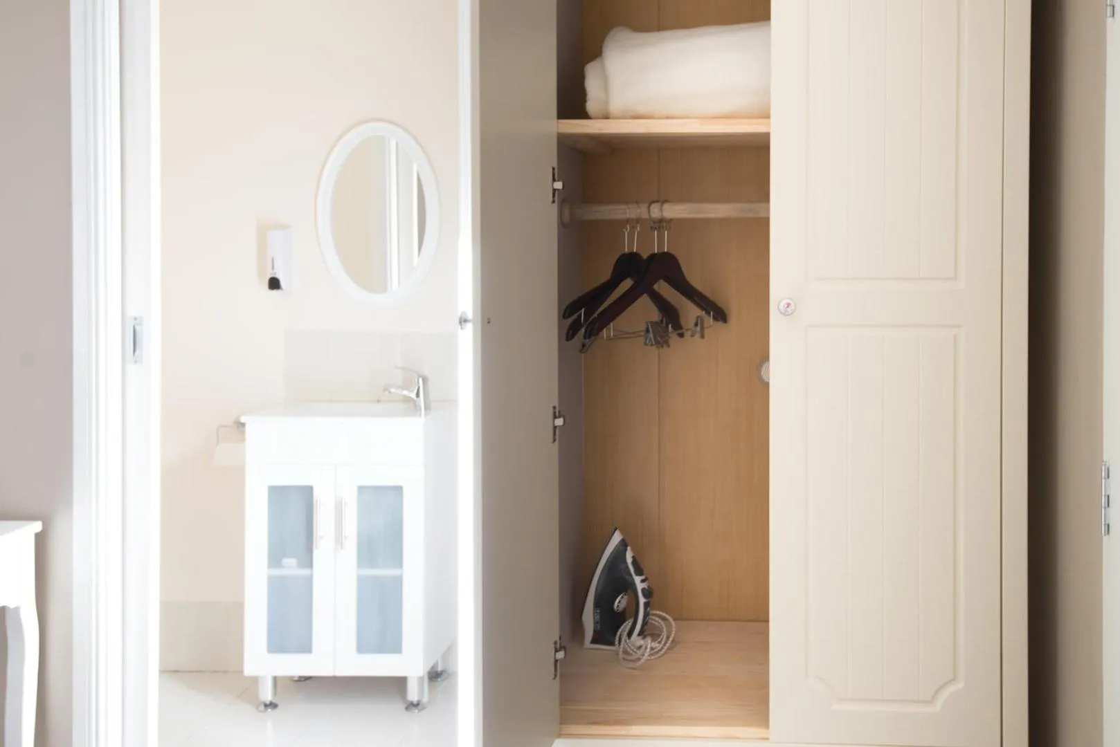 Decorative detail in Lily Sands Inn