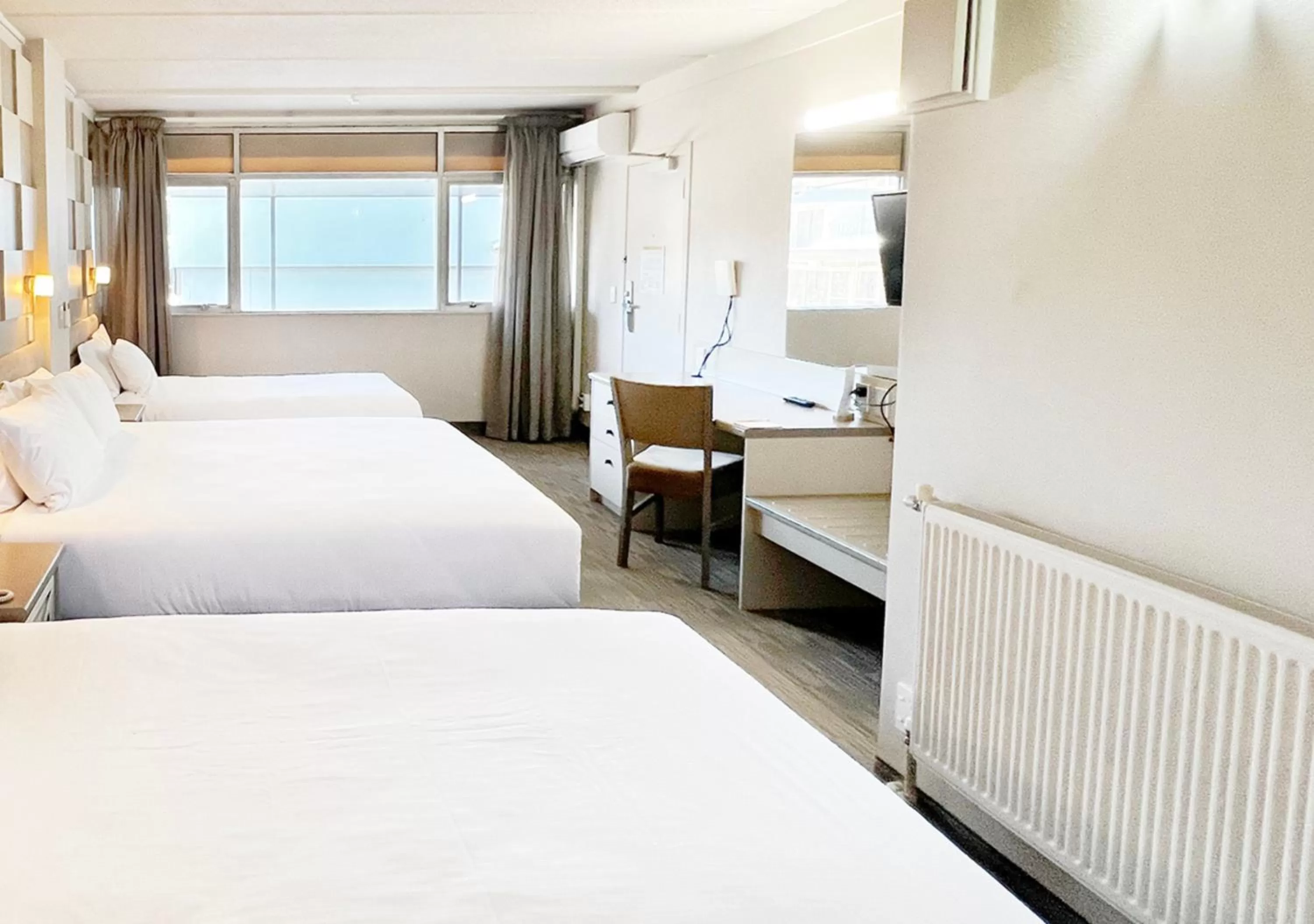 Bedroom, Bed in Sudima Hotel Lake Rotorua