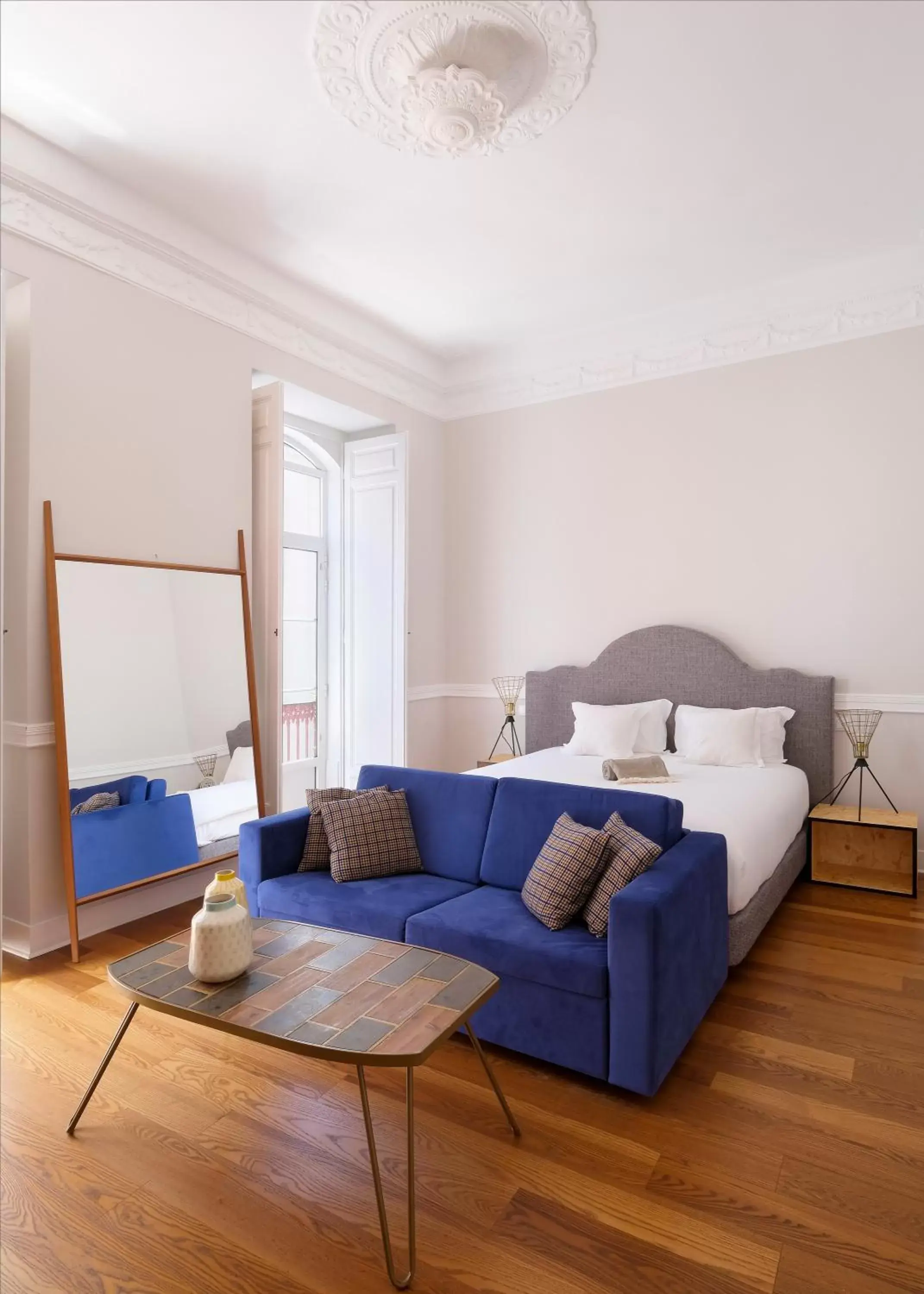 Master Suite with Balcony in 1869 Príncipe Real House Master Suite with Balcony in 1869 Príncipe Real House