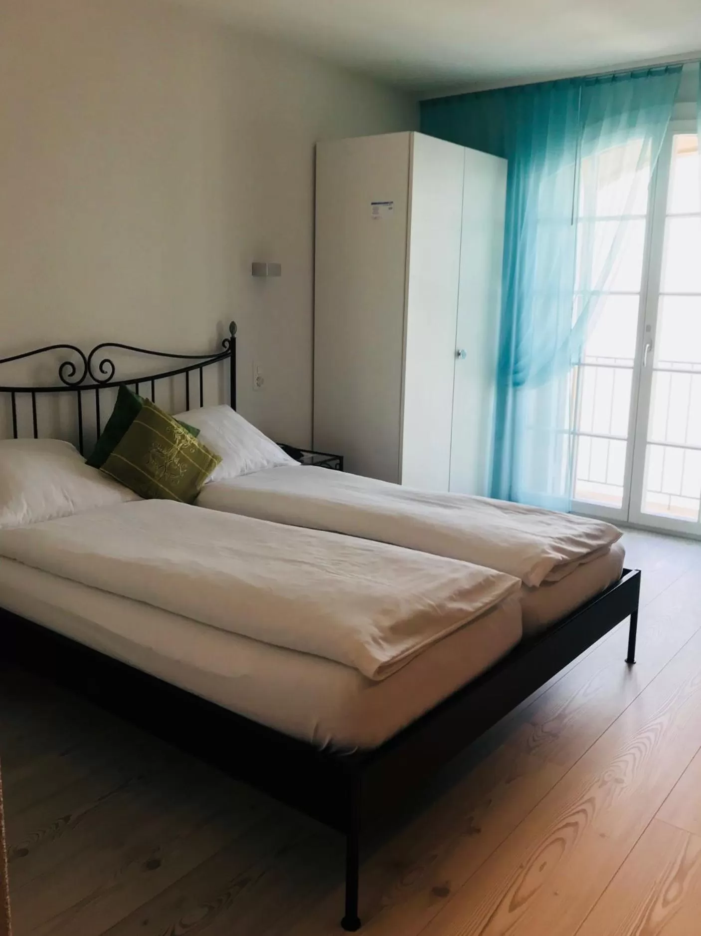 Photo of the whole room, Bed in Hotel Murtenhof & Krone