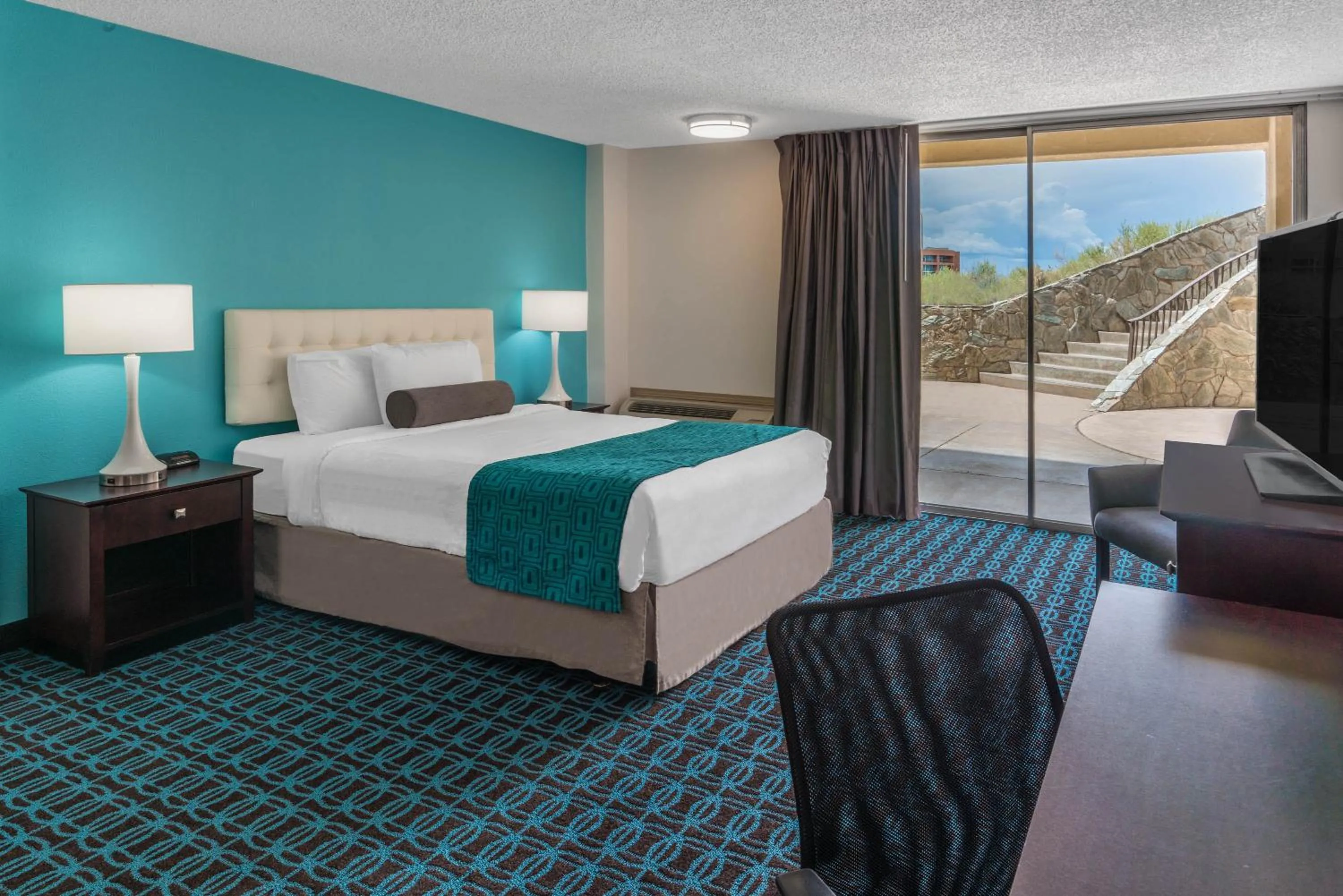 Bird's eye view, Bed in Howard Johnson by Wyndham Albuquerque Midtown
