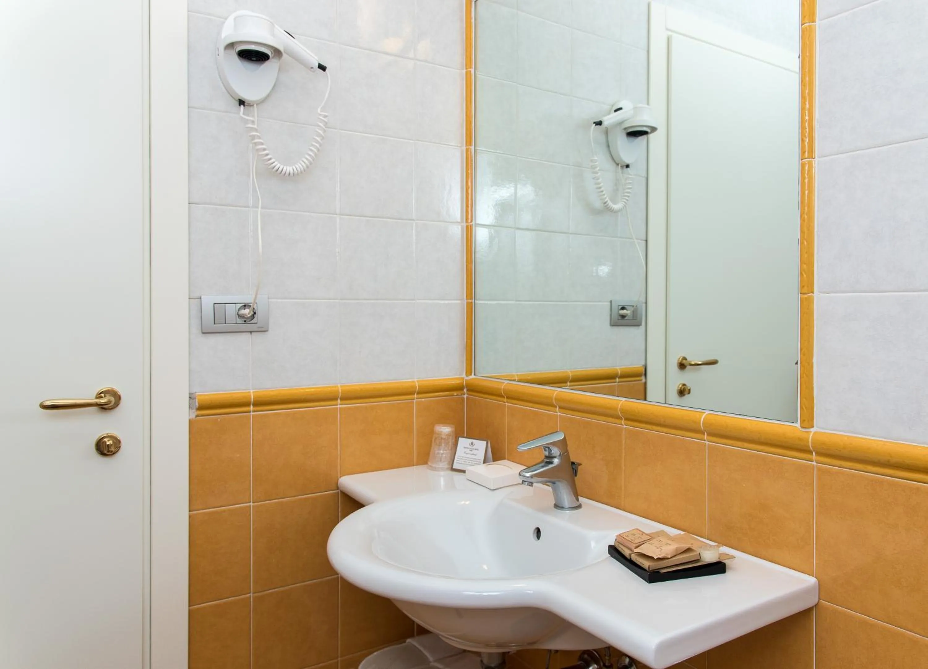 Bathroom in Reginna Palace Hotel